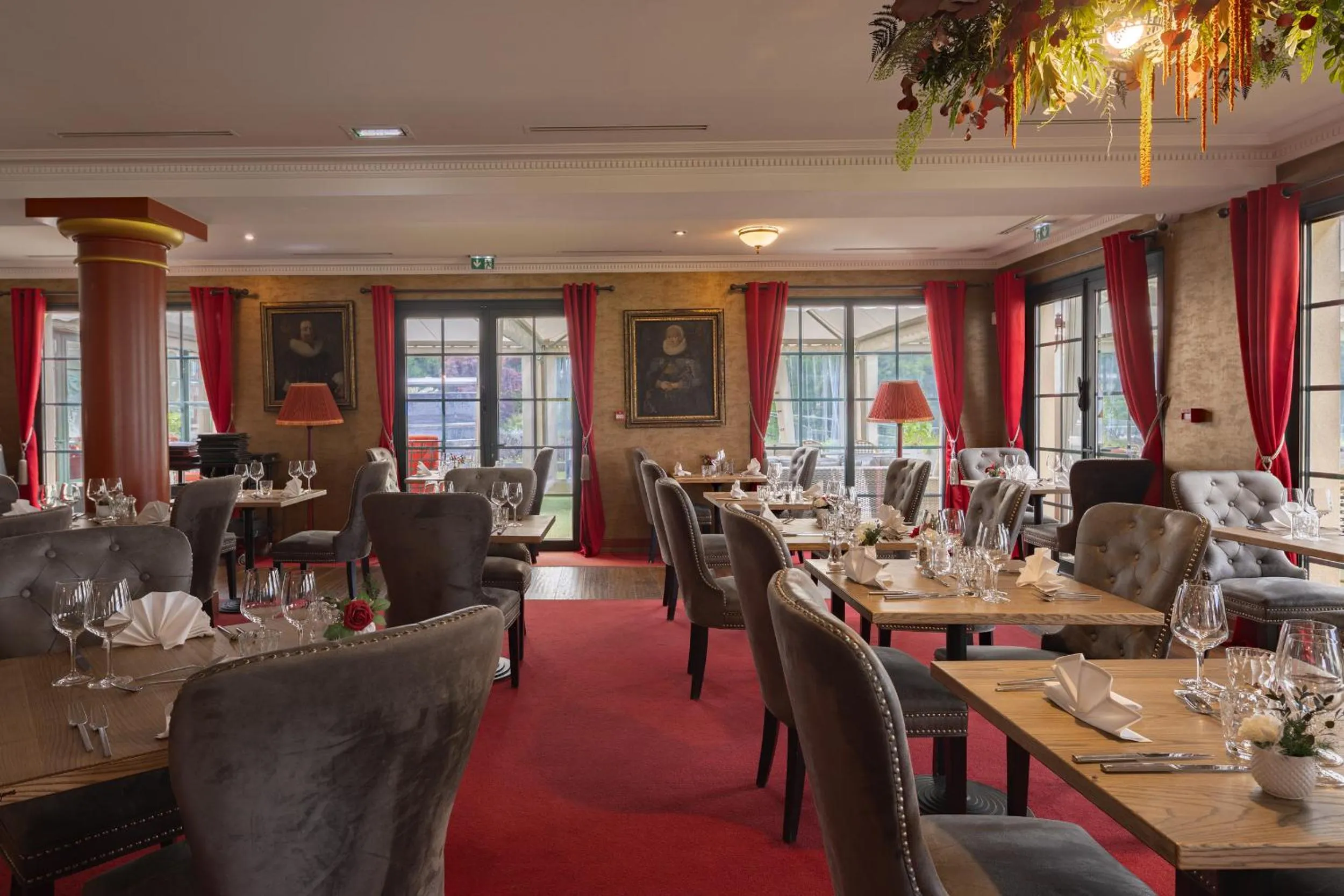 Restaurant/places to eat in Les Violettes Hotel & Spa