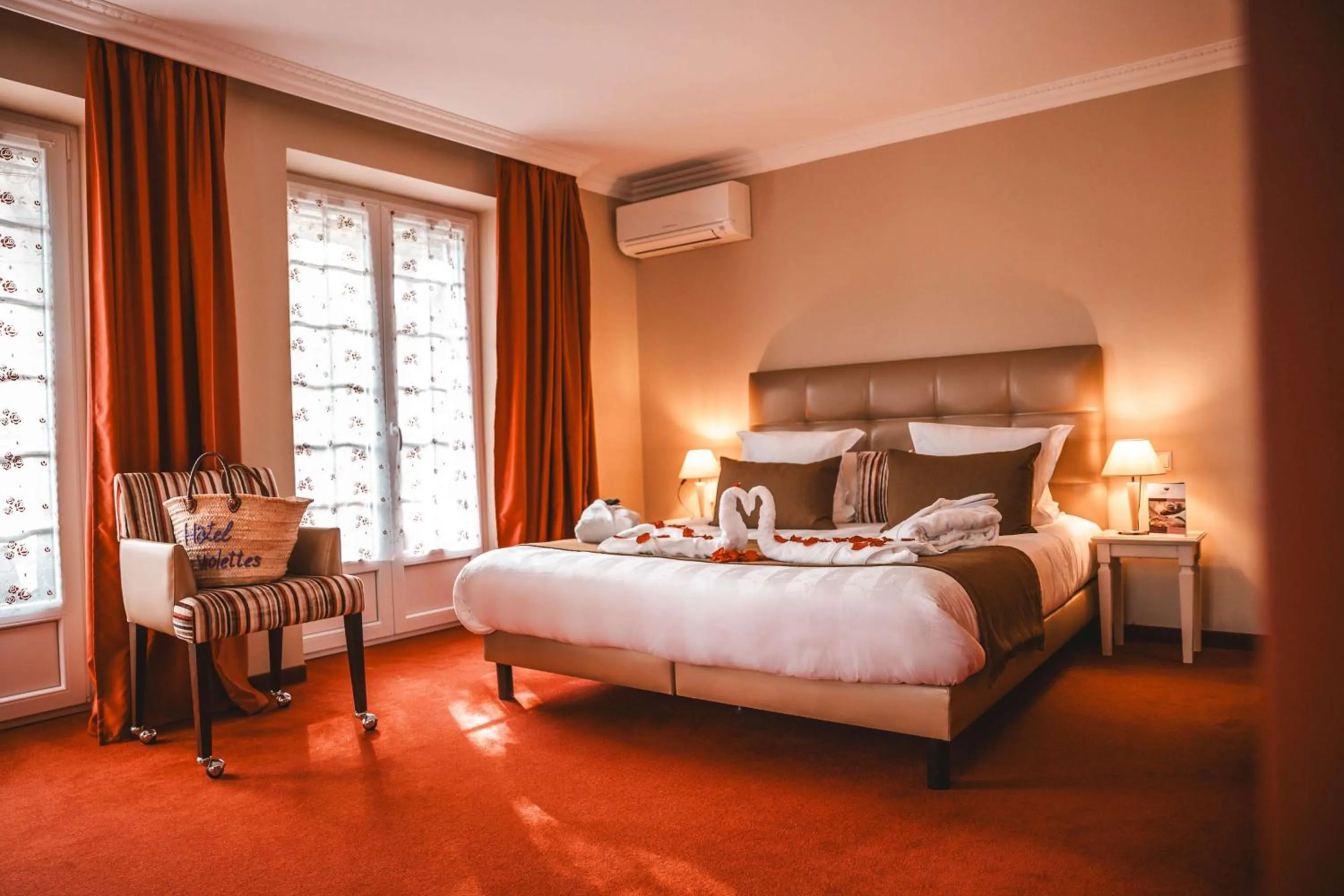 Bed in Les Violettes Hotel & Spa