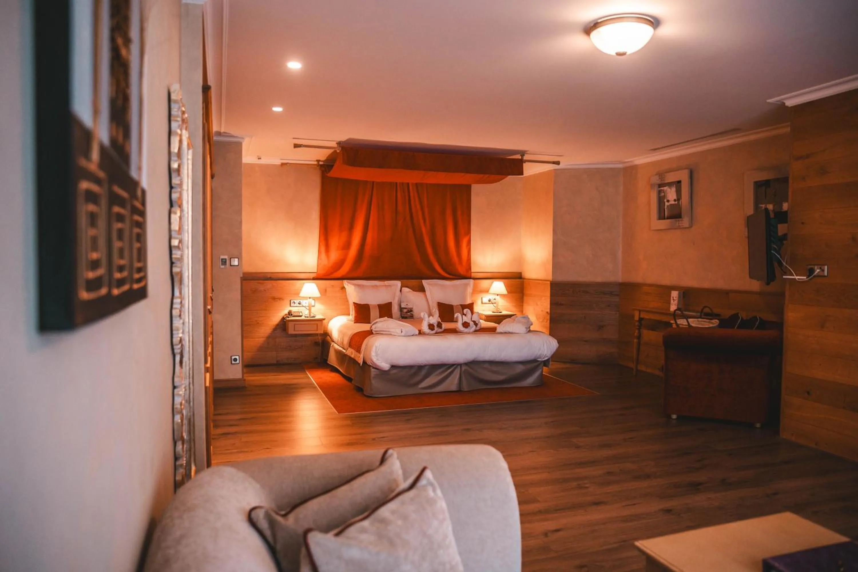 Bed in Les Violettes Hotel & Spa