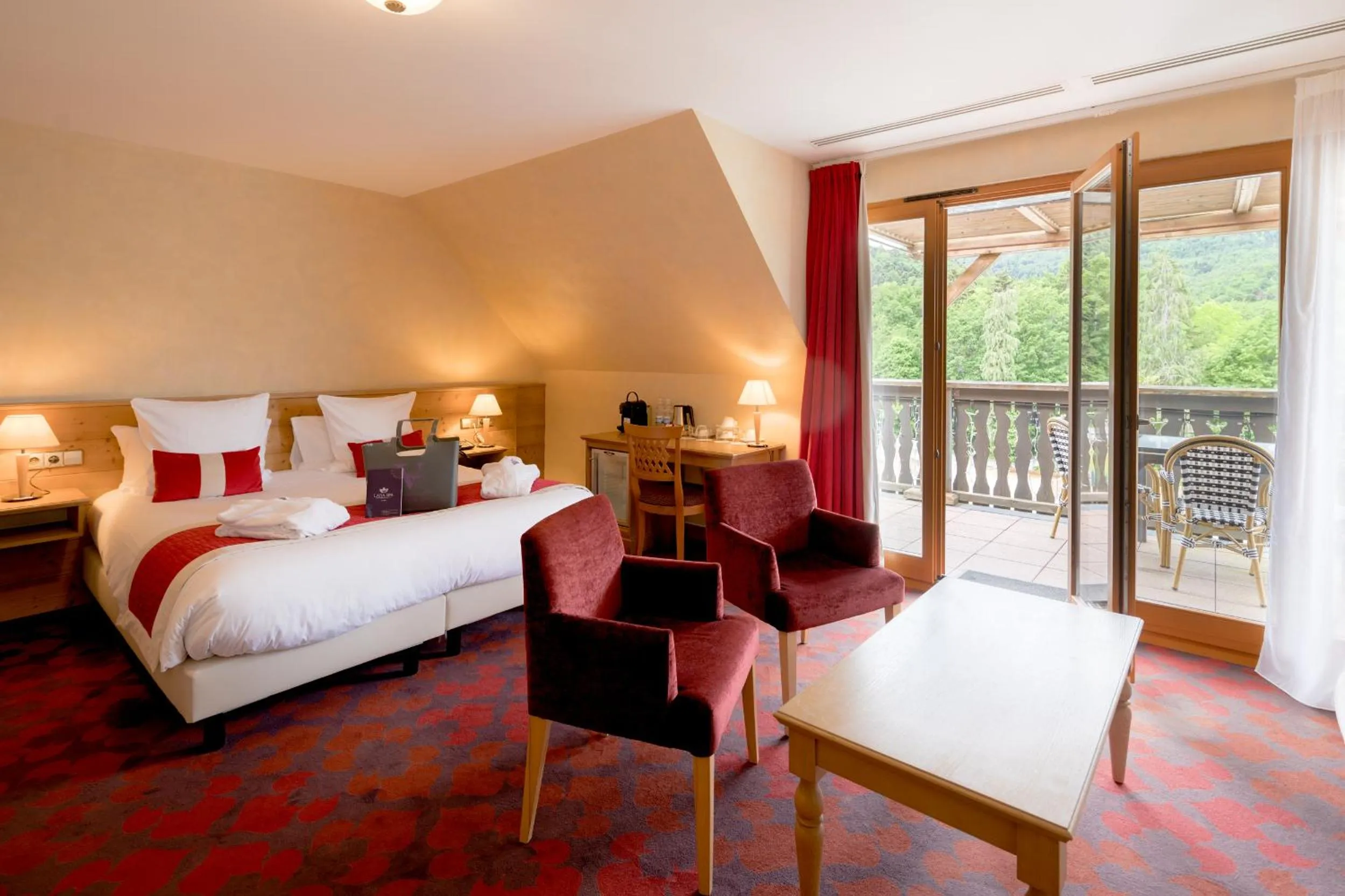 Bed in Les Violettes Hotel & Spa