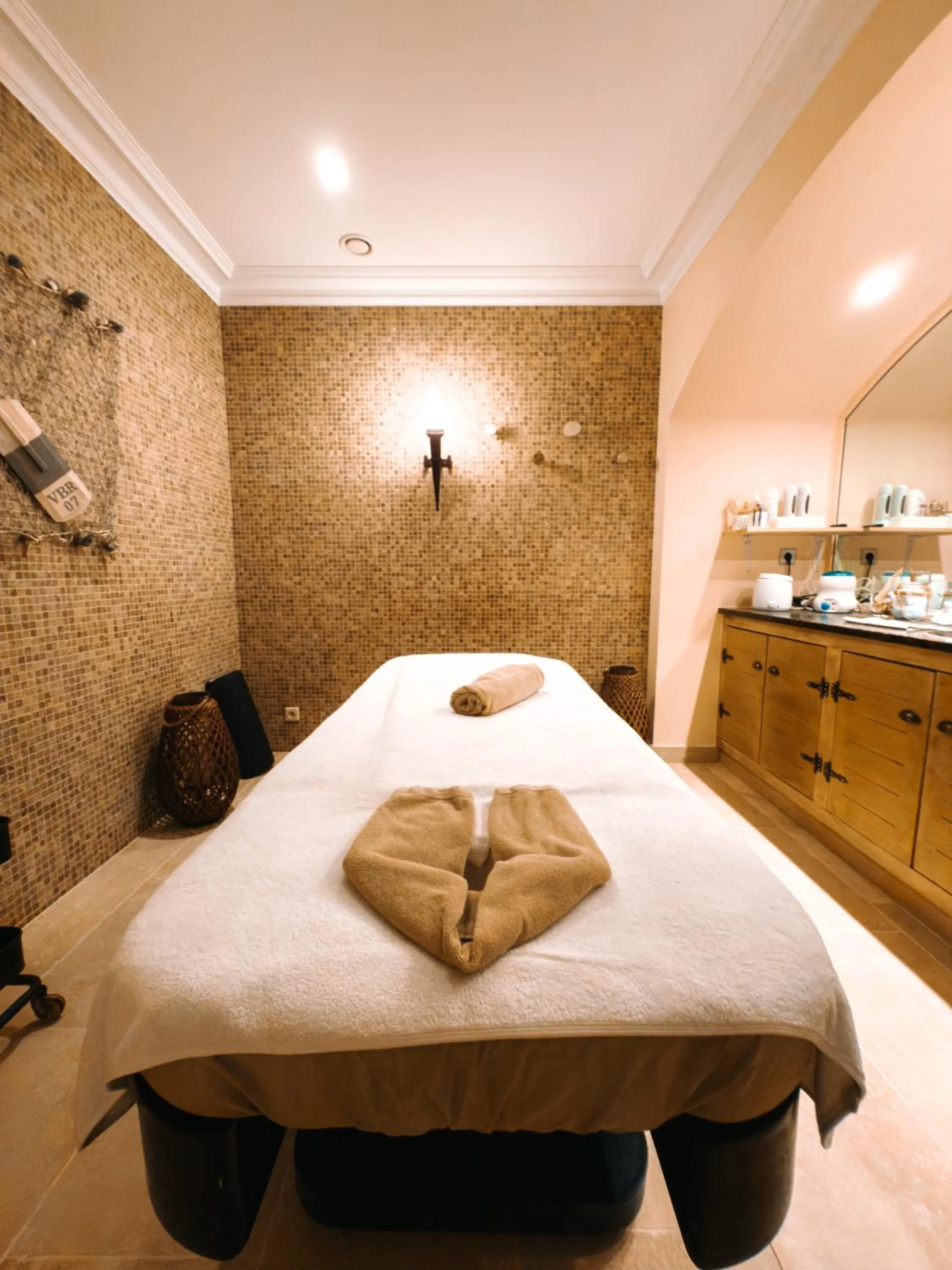Spa and wellness centre/facilities, Bed in Les Violettes Hotel & Spa