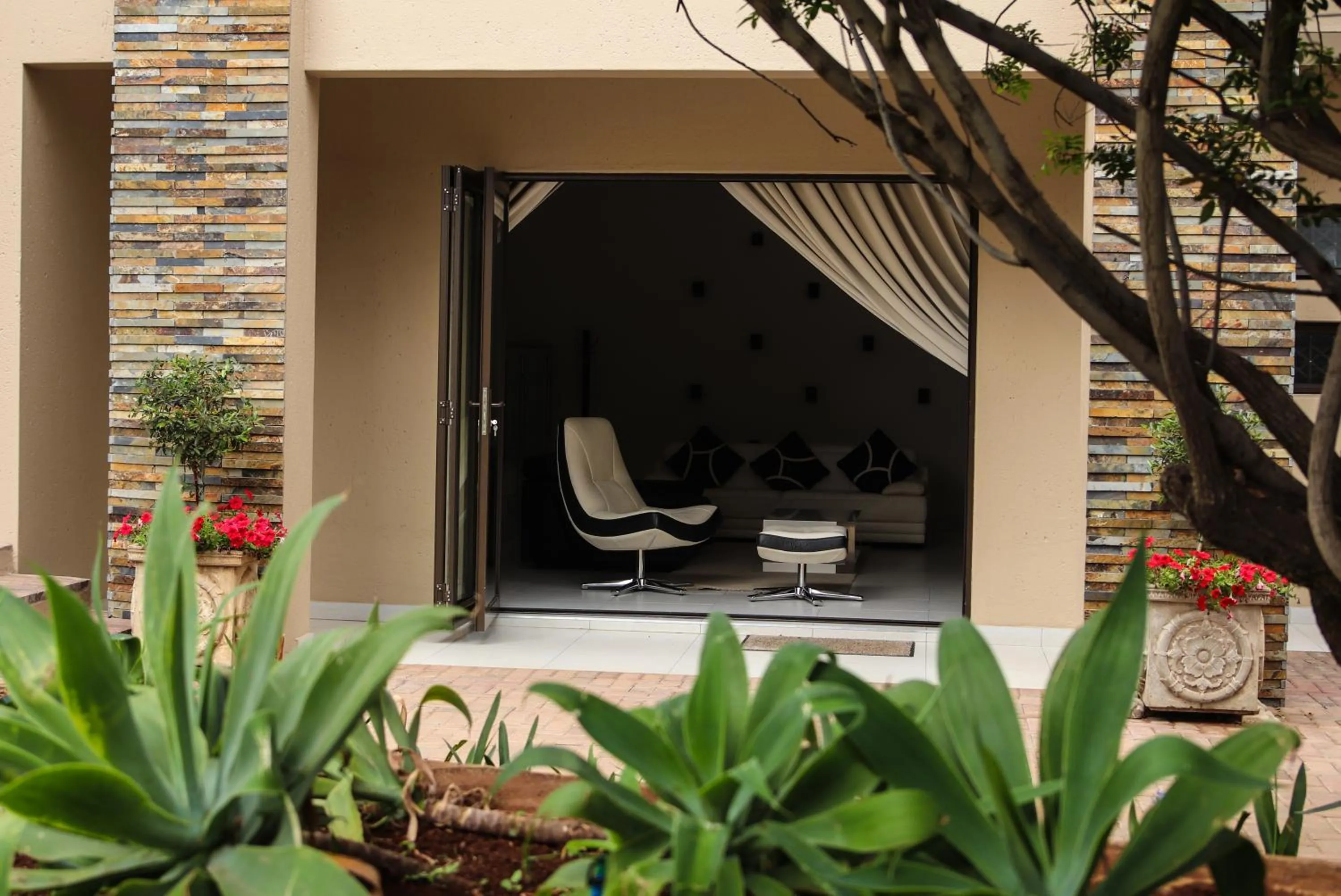 Seating area in Letsatsing Lodge