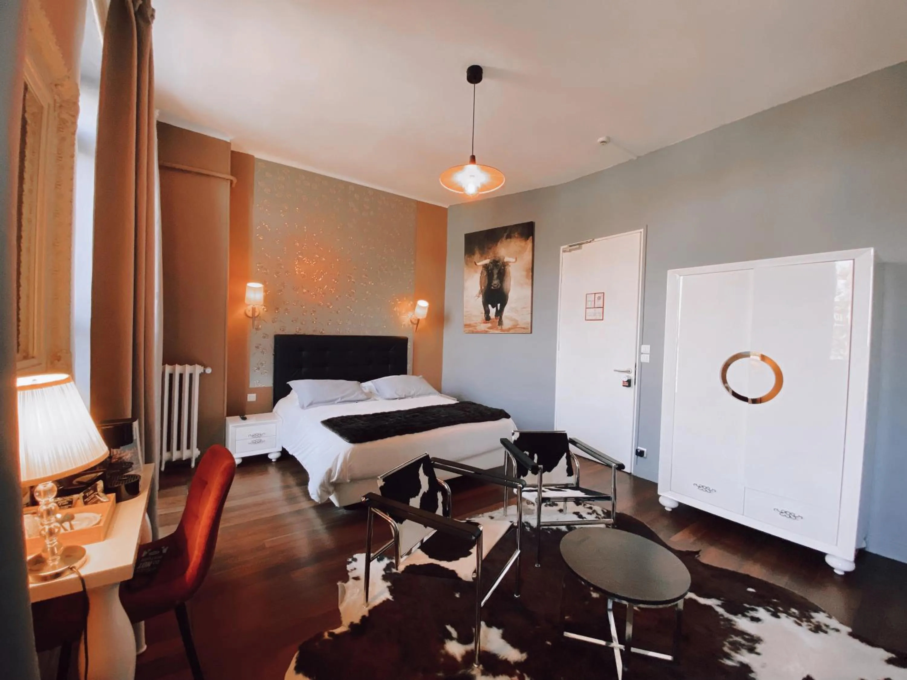 Photo of the whole room, Bed in Royal Hôtel