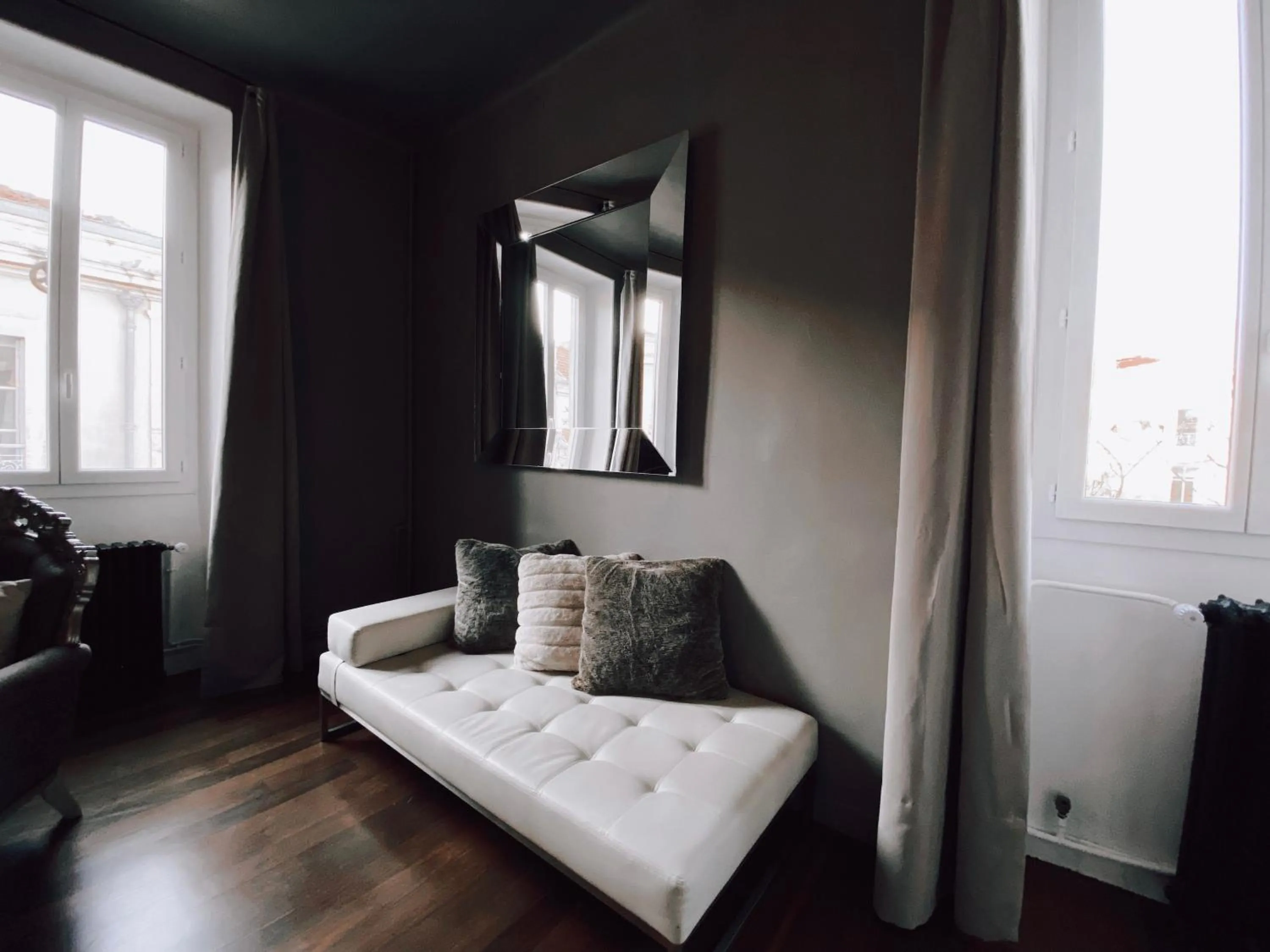 Photo of the whole room, Bed in Royal Hôtel