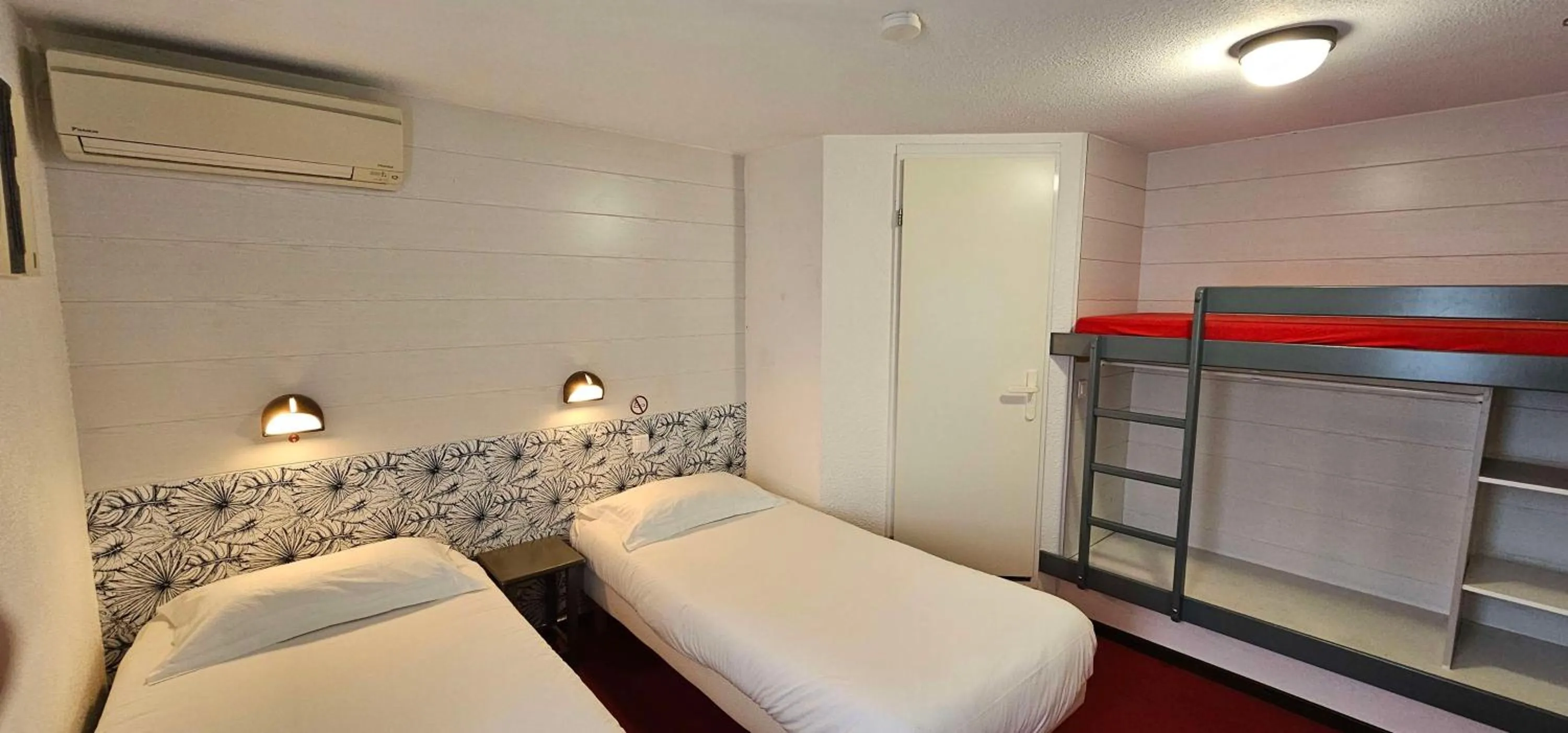 Bedroom, Bed in Brit Hotel Essentiel Albi Parc des Expos