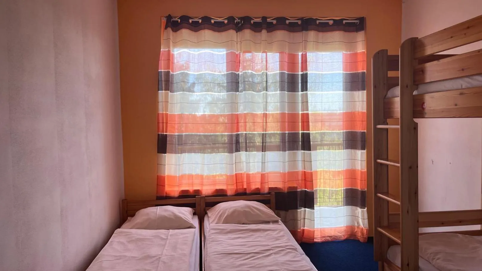 Manuela Ifjúsági Hotel