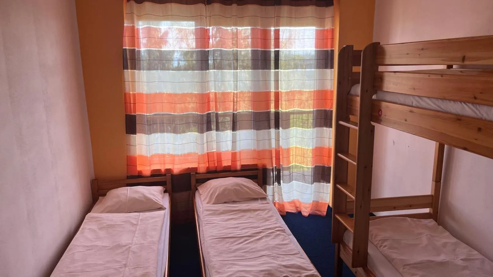 Manuela Ifjúsági Hotel