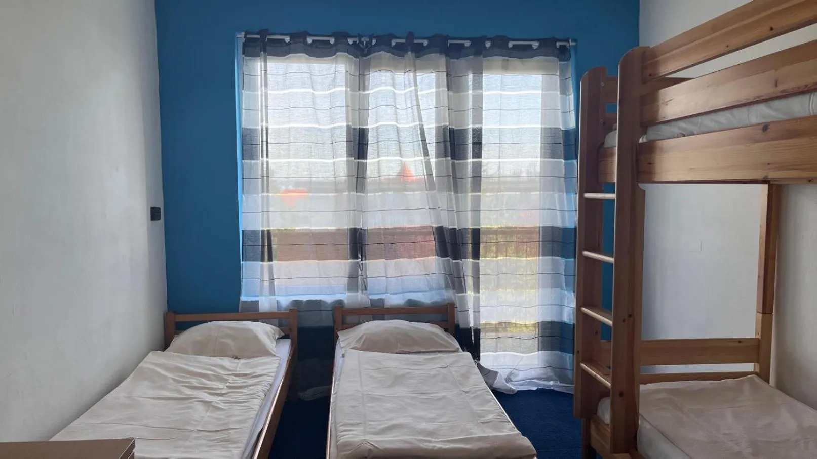 Manuela Ifjúsági Hotel