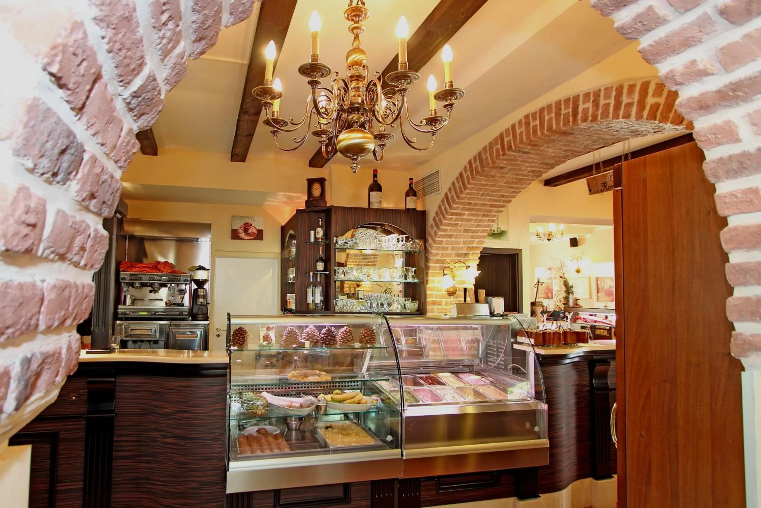 On-site shops in Hotel Villa Toscana