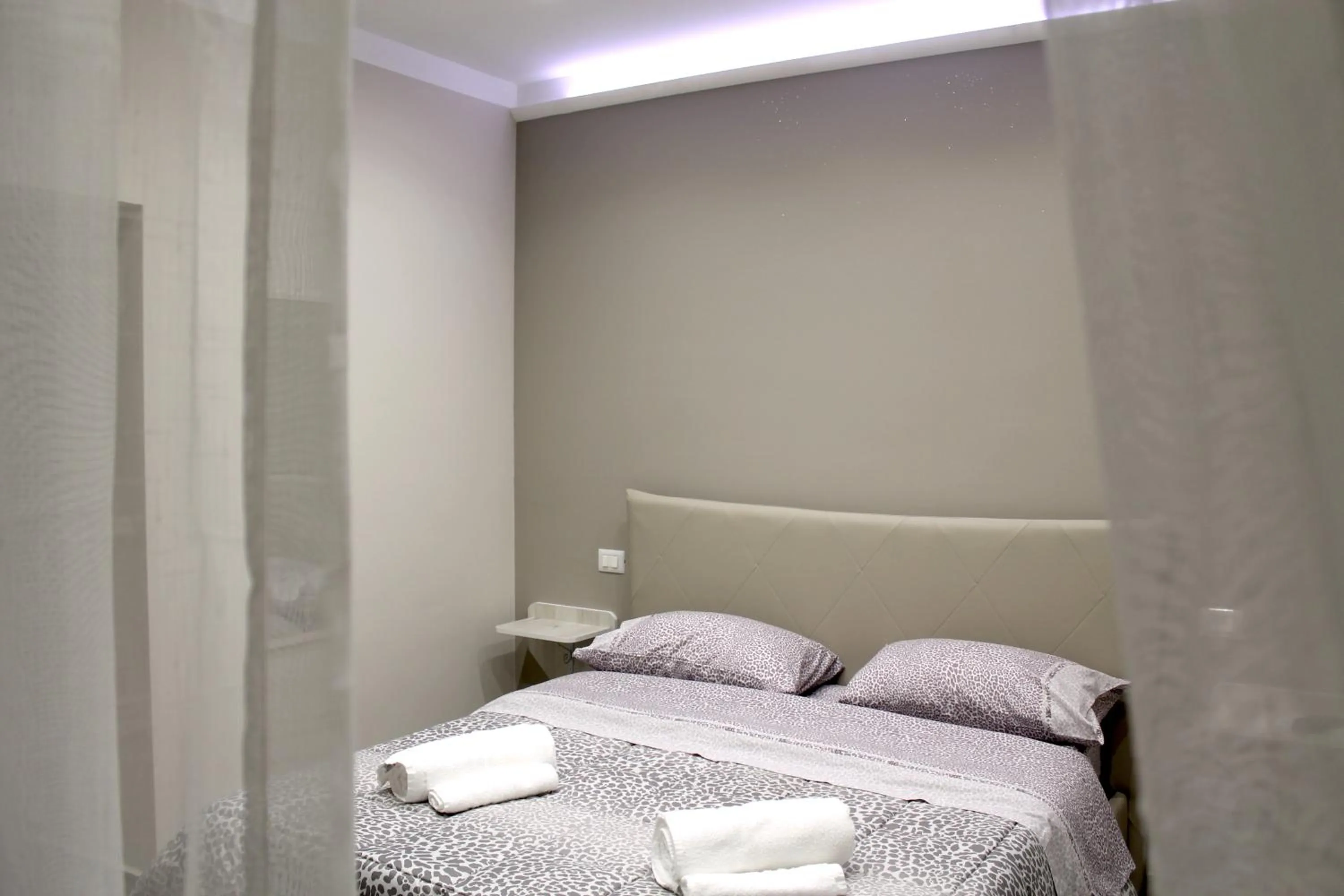 Bed in Le Mirage boutique II