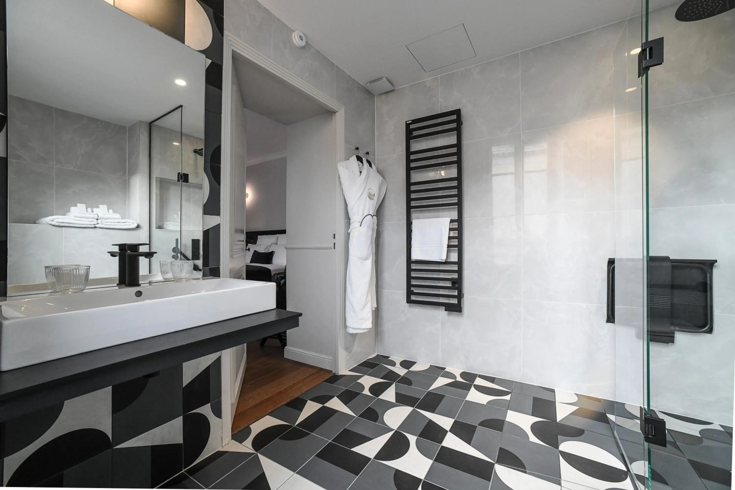 Bathroom, Bed in Grand Hôtel Du Parc - Teritoria