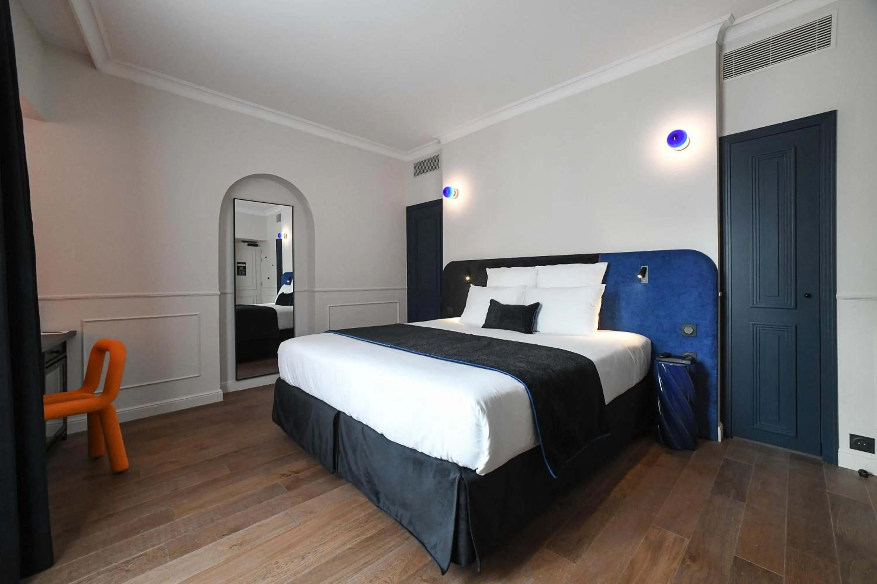 Bedroom, Bed in Grand Hôtel Du Parc - Teritoria