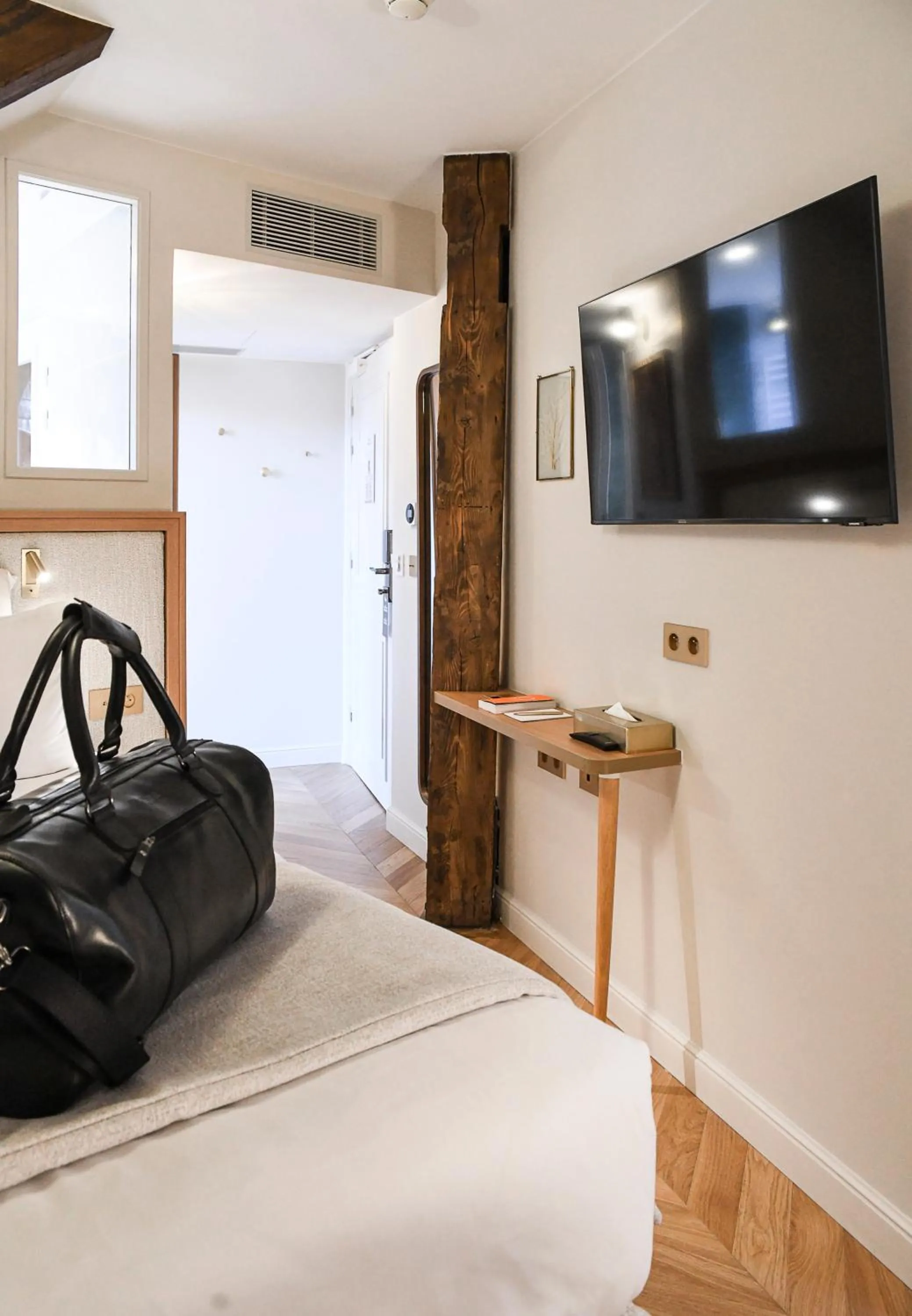 Bedroom, Bed in Grand Hôtel Du Parc - Teritoria