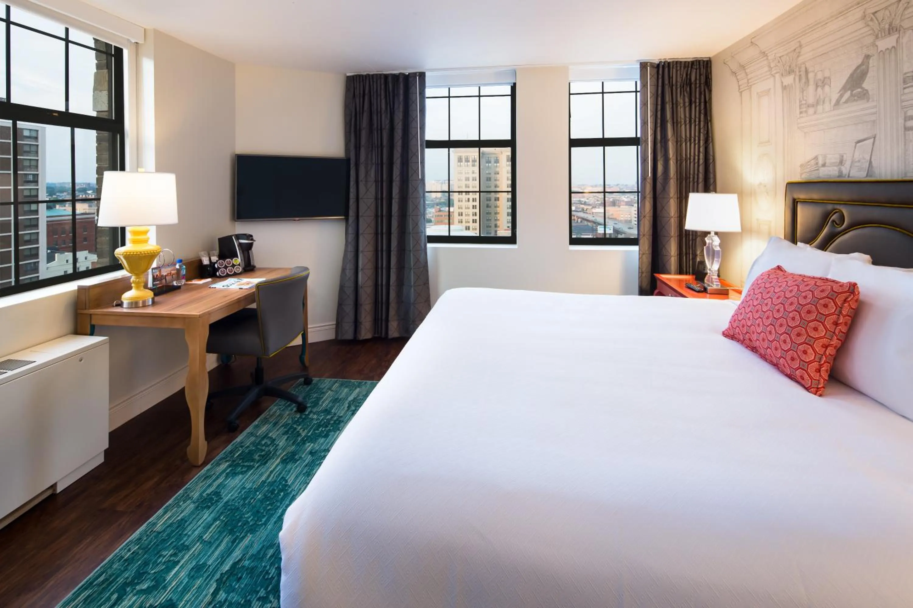 Photo of the whole room, Bed in Hotel Indigo Baltimore Downtown by IHG