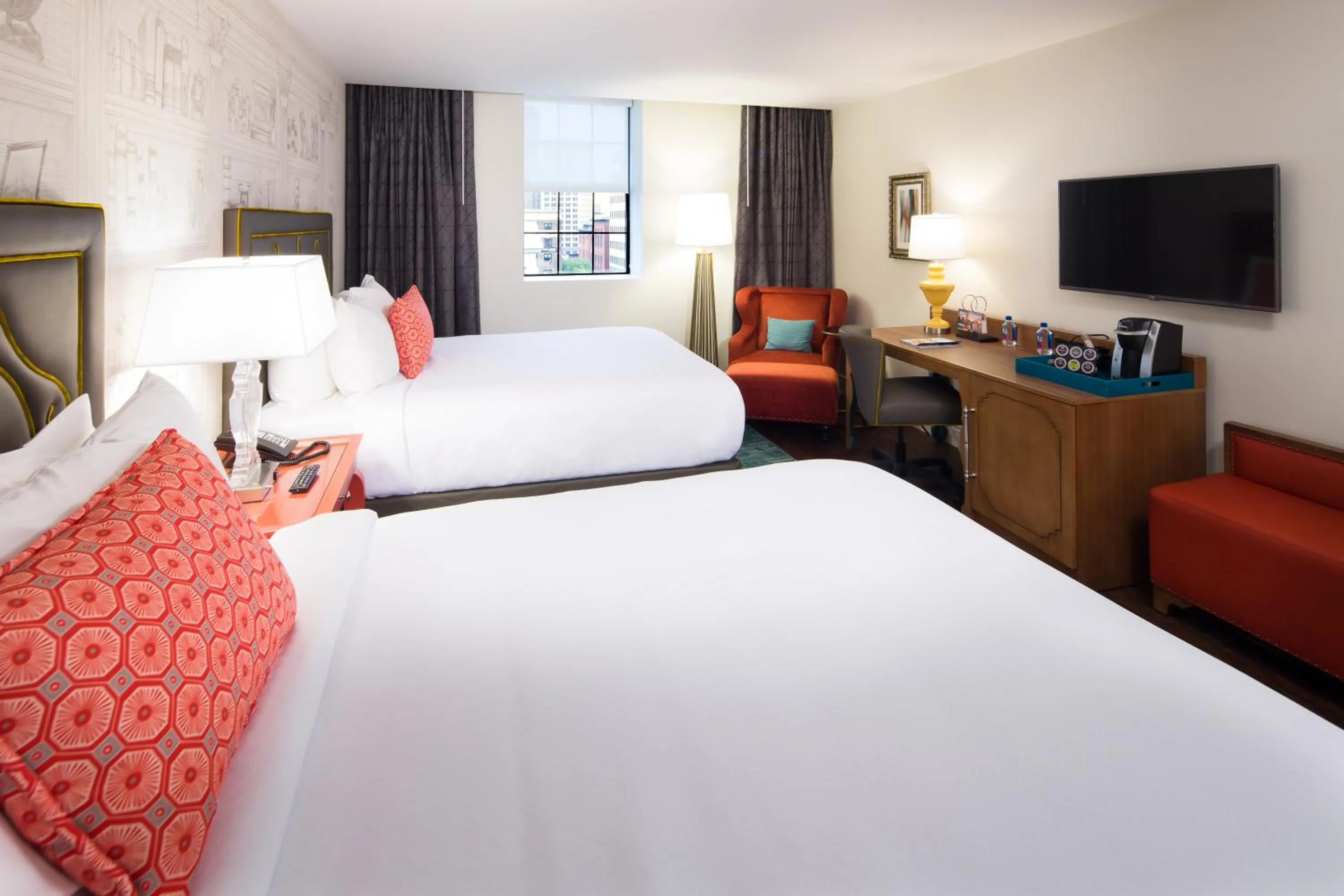 Photo of the whole room, Bed in Hotel Indigo Baltimore Downtown by IHG