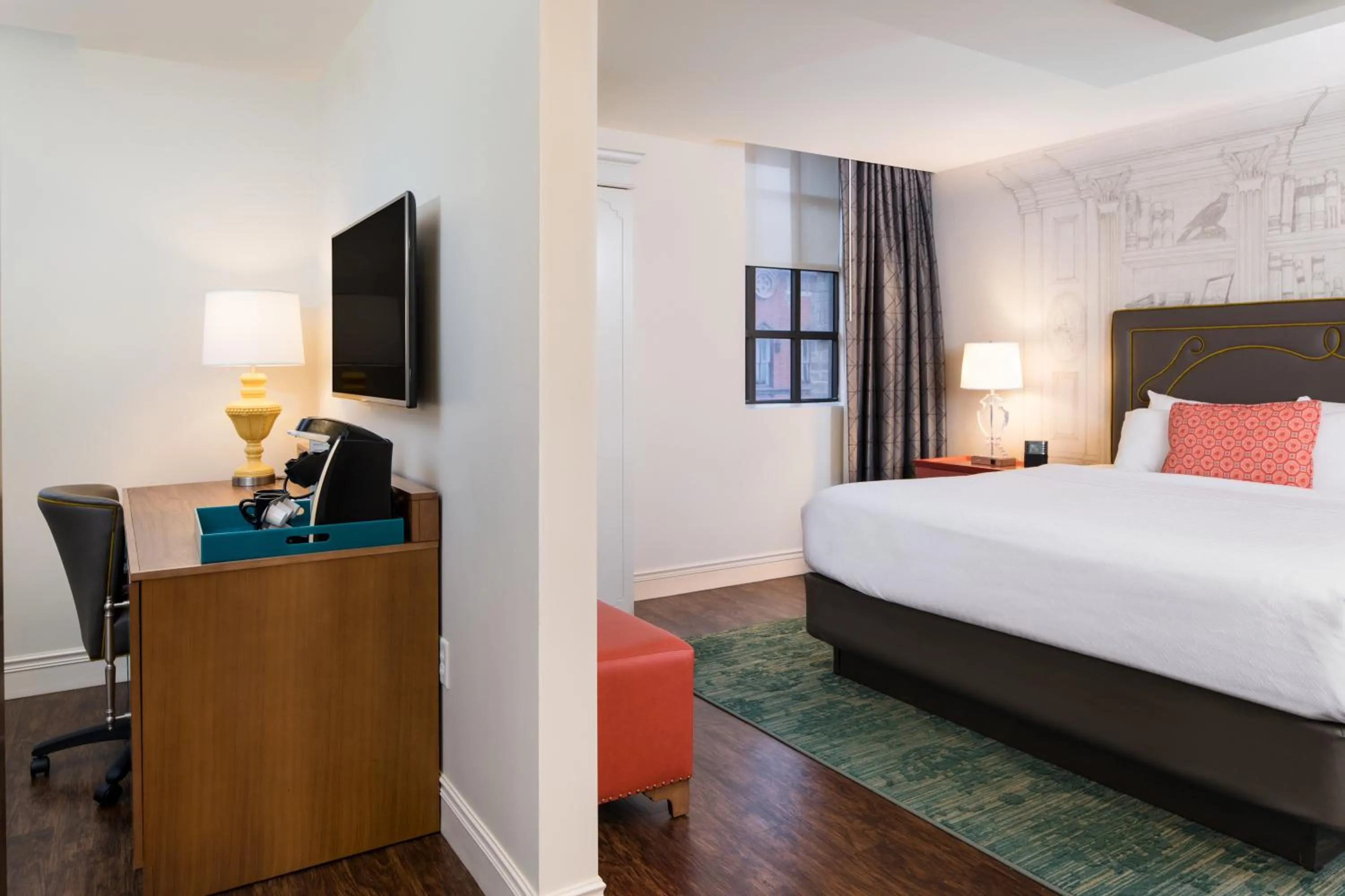 Photo of the whole room, Bed in Hotel Indigo Baltimore Downtown by IHG