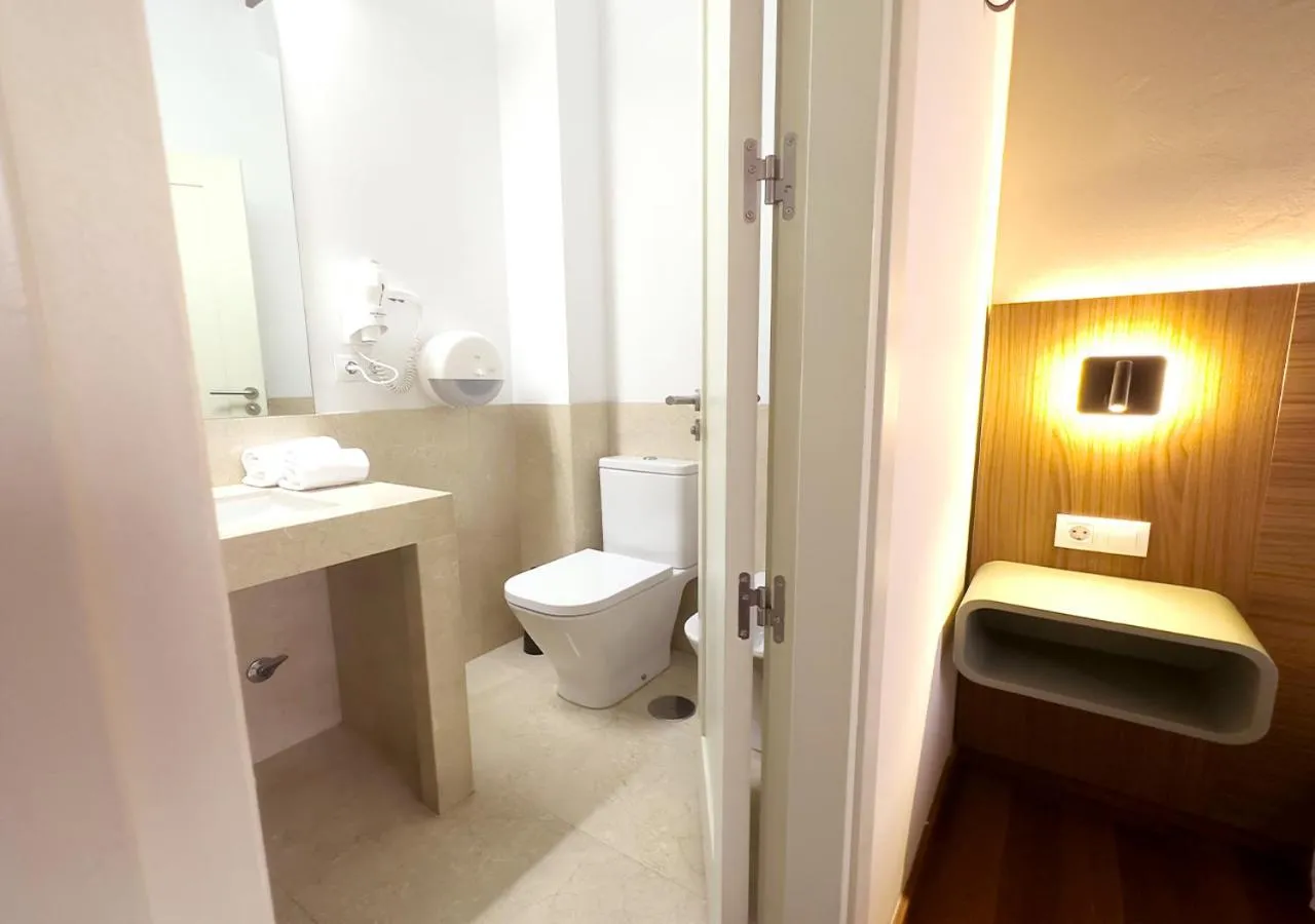 Shower in ISA Granada