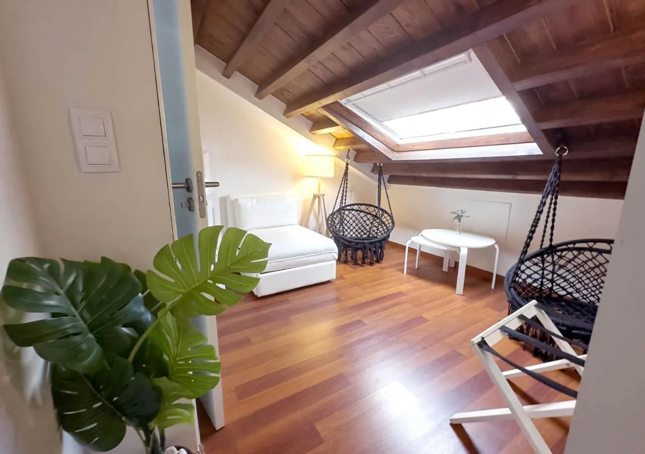 Photo of the whole room, Bed in ISA Granada