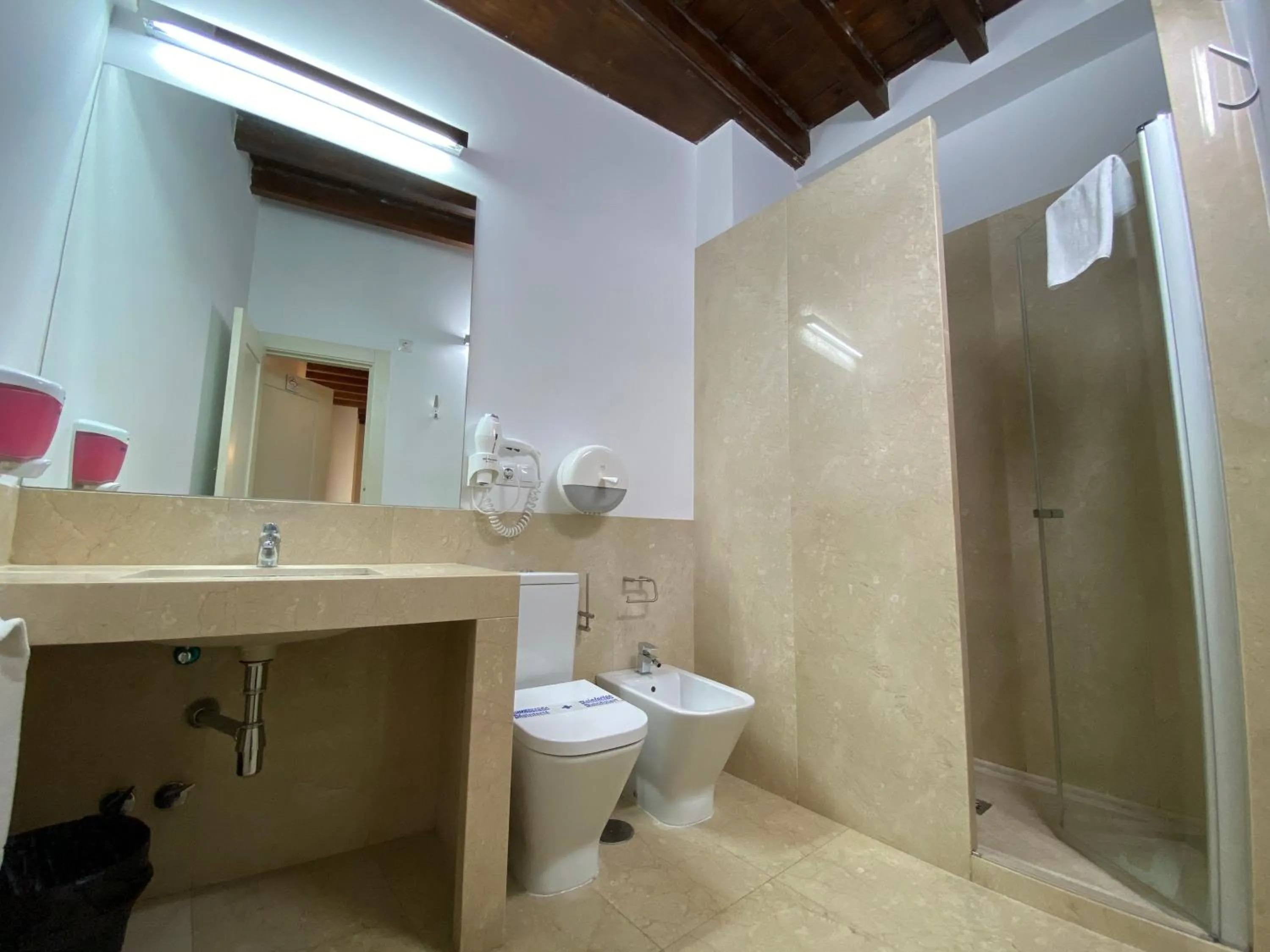 Bathroom in ISA Granada