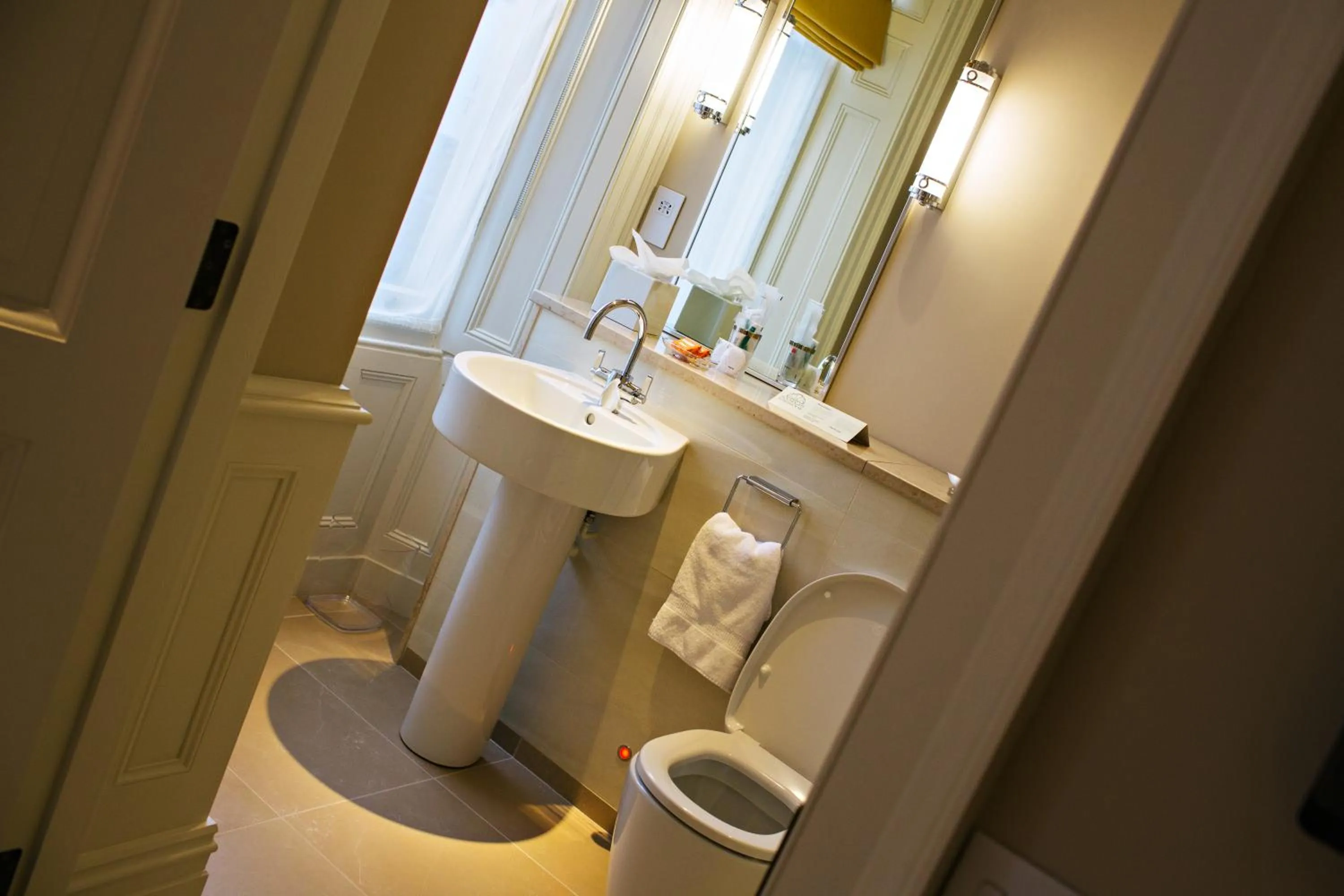 Bathroom in Houndgate Townhouse