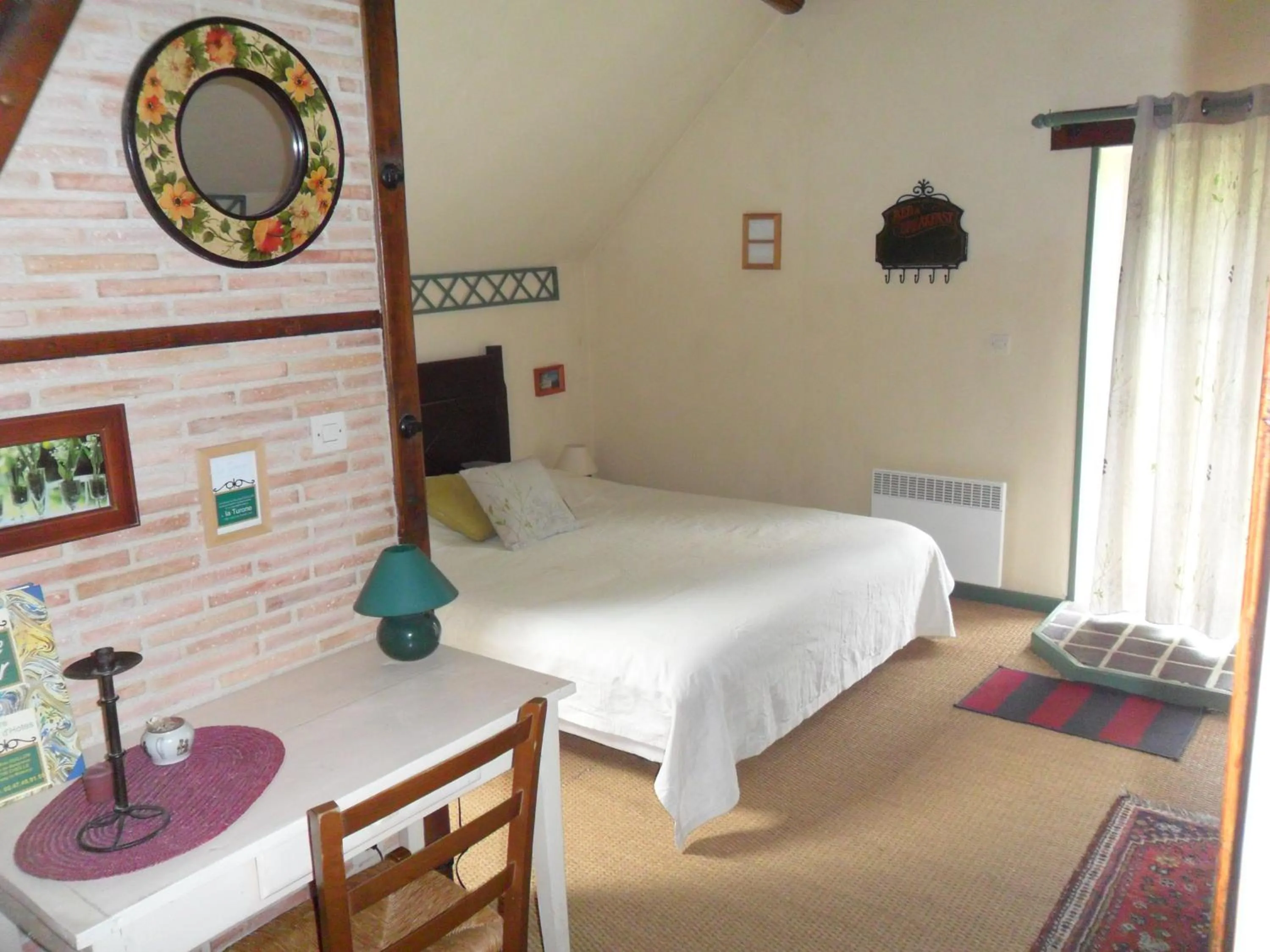 Photo of the whole room, Bed in Chambres d'Hôtes La Turone
