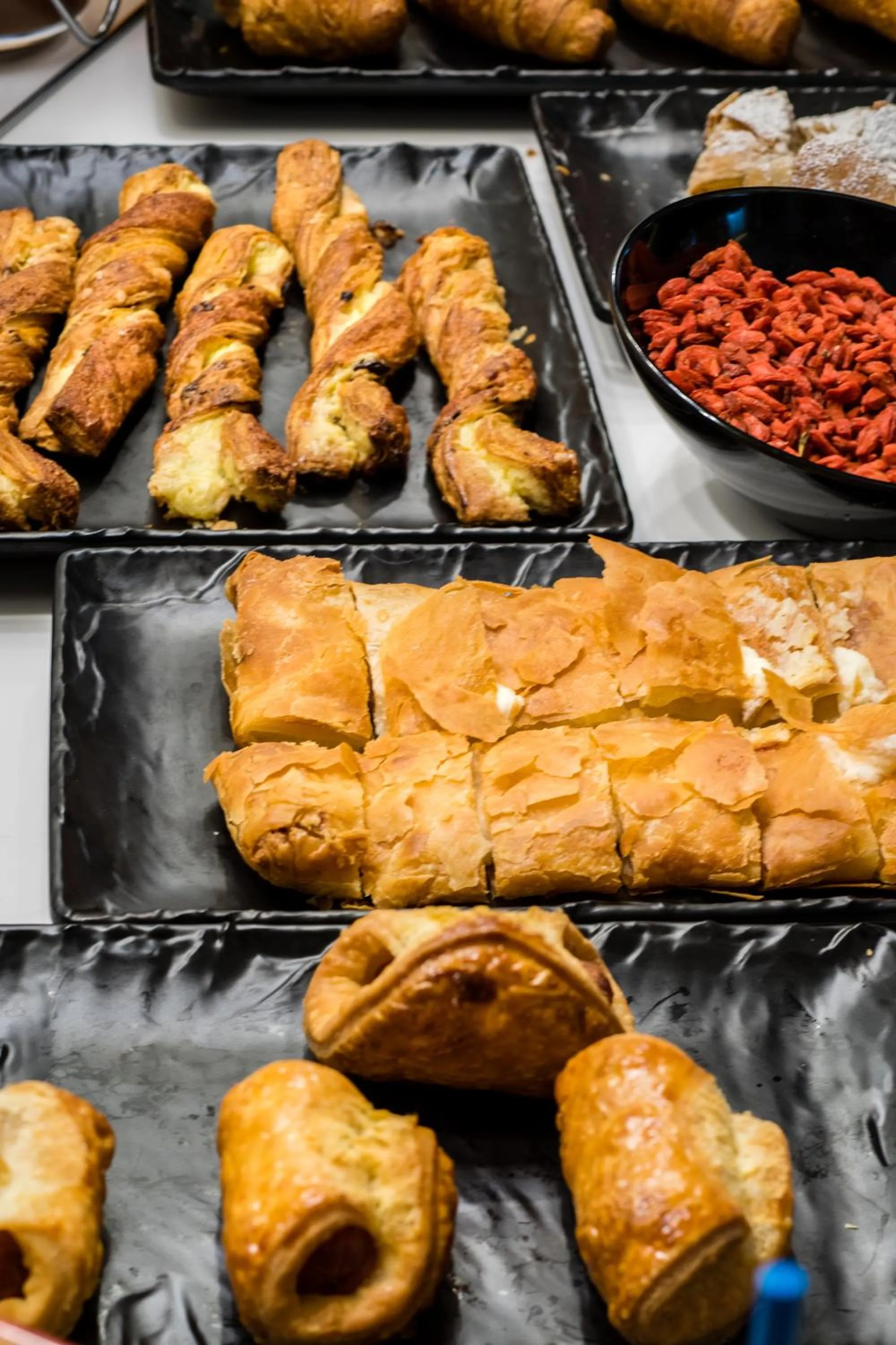 Breakfast in Alexandra Elegance Bridging Generations