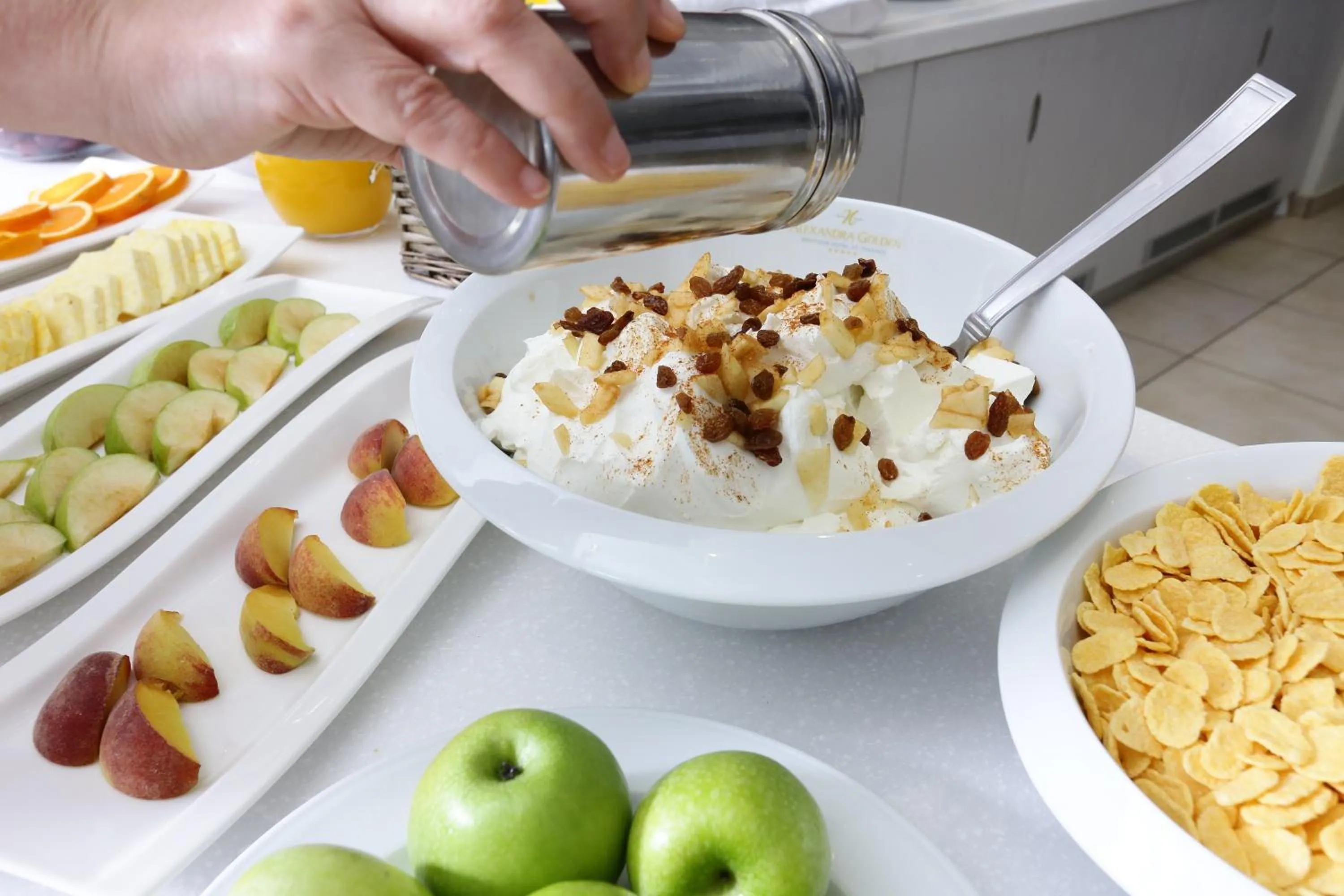 Breakfast in Alexandra Elegance Bridging Generations