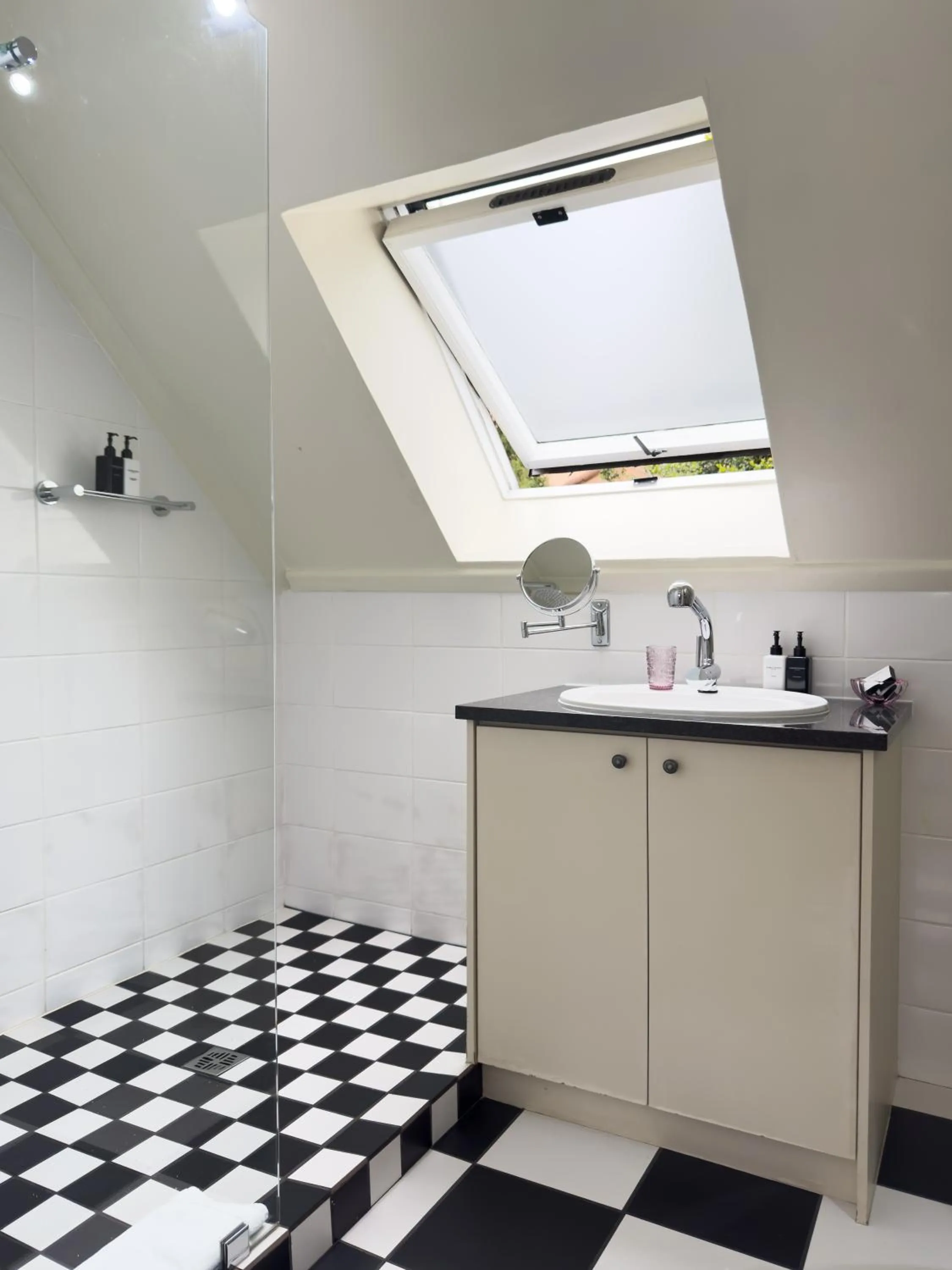 Shower in Baruch Guest House Rhodes