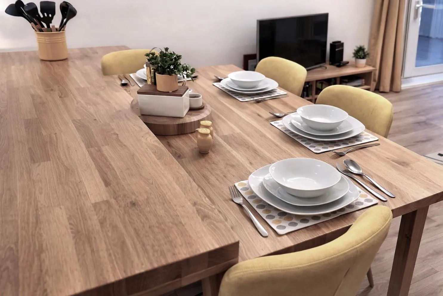 Dining area in Margate Duplex with Private Terrace Air Conditioning The Duplex