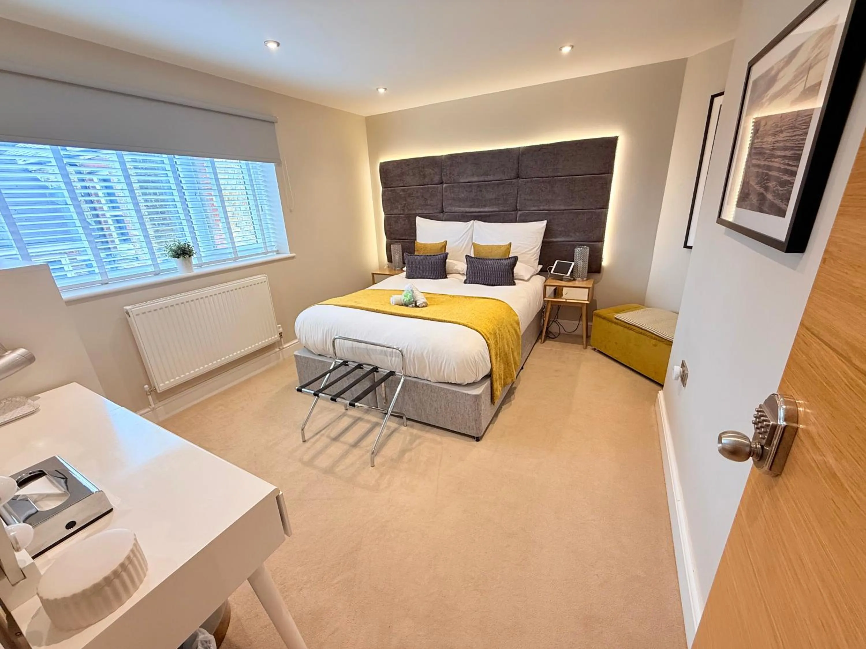 Bedroom, Bed in Margate Duplex with Private Terrace Air Conditioning The Duplex