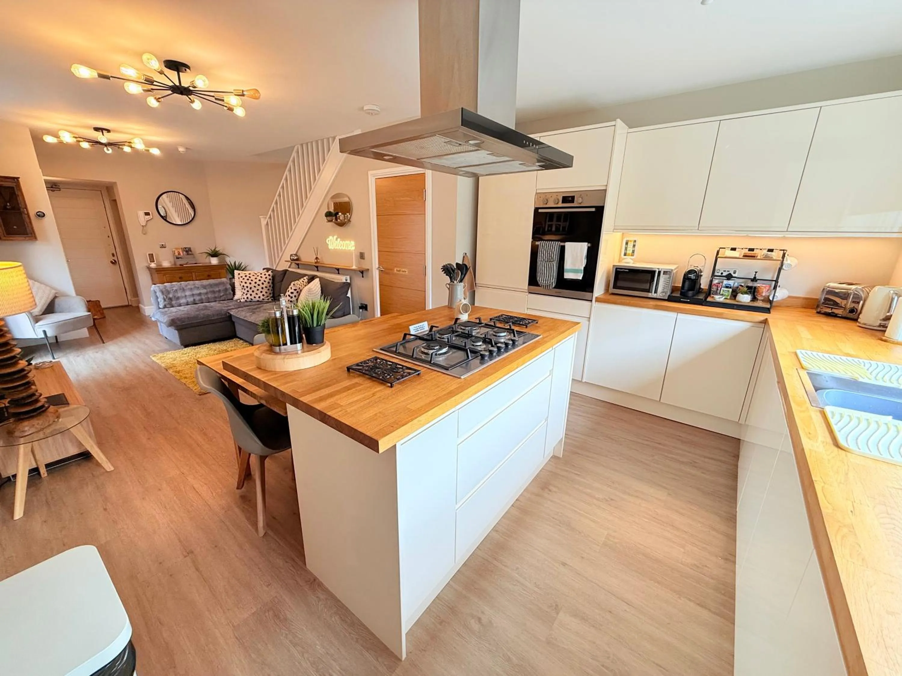 Kitchen or kitchenette in Margate Duplex with Private Terrace Air Conditioning The Duplex