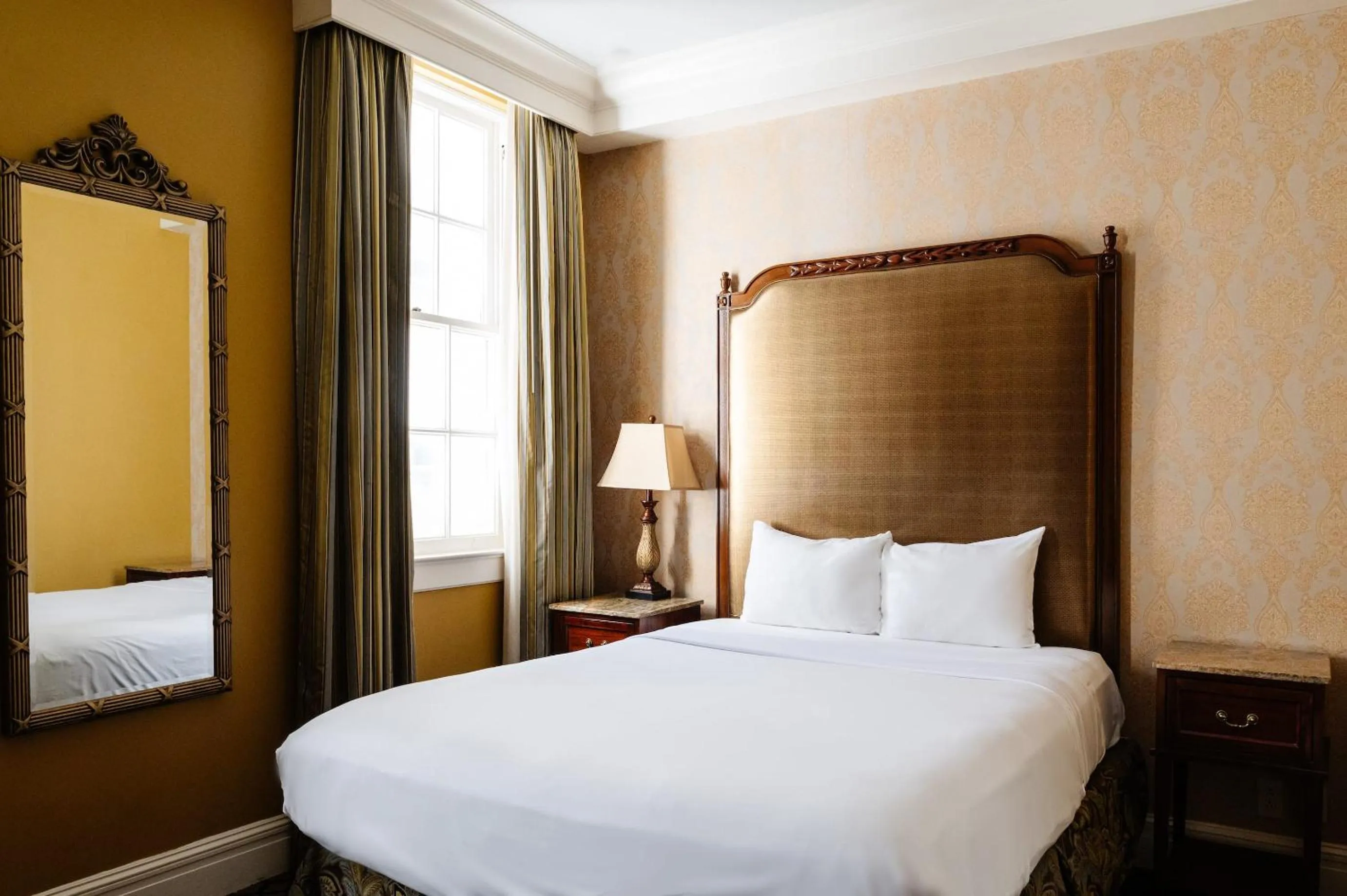 Property building, Bed in The Lafayette New Orleans By Kasa Living