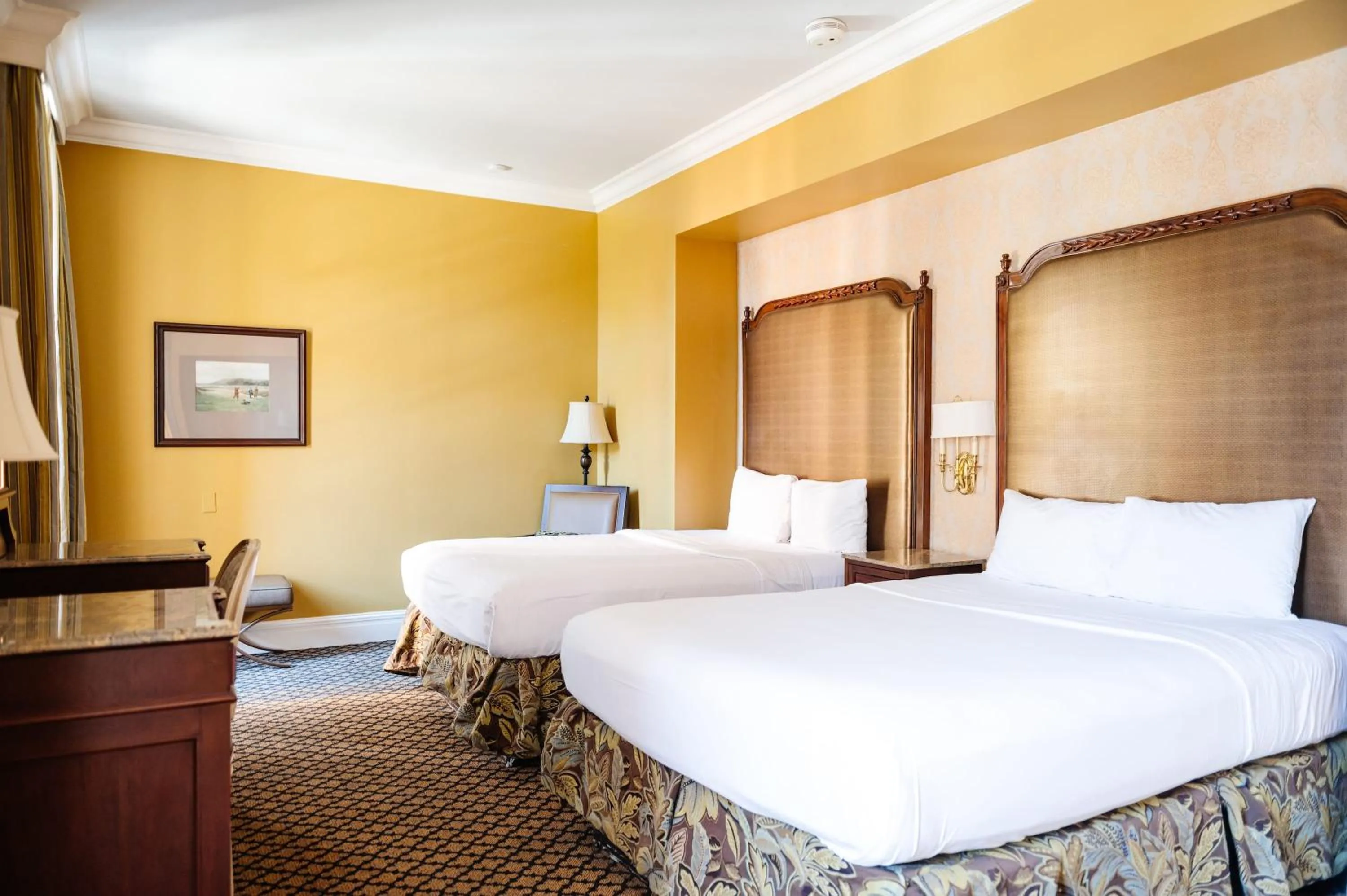 Property building, Bed in The Lafayette New Orleans By Kasa Living