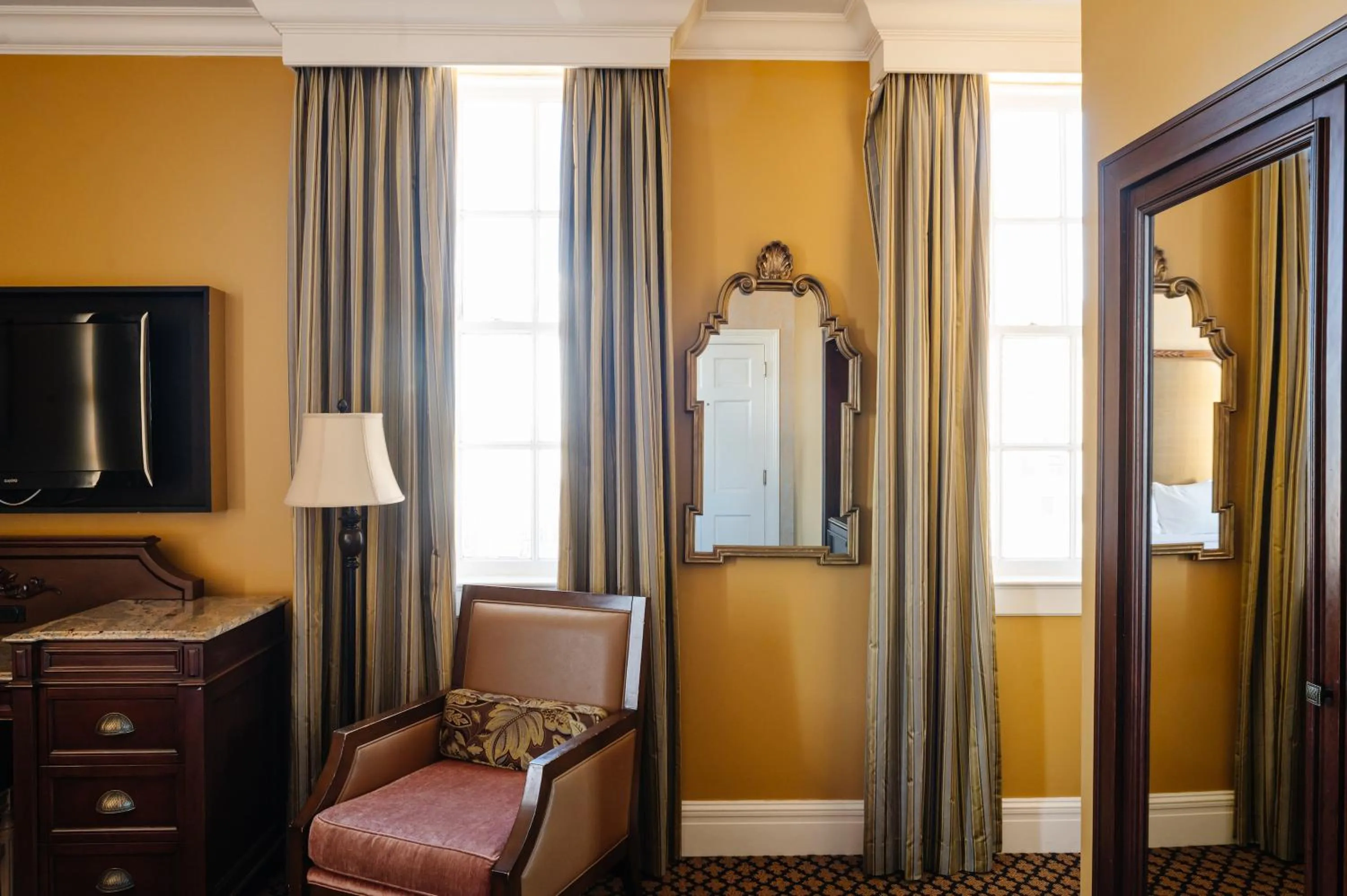 Bedroom in The Lafayette New Orleans By Kasa Living