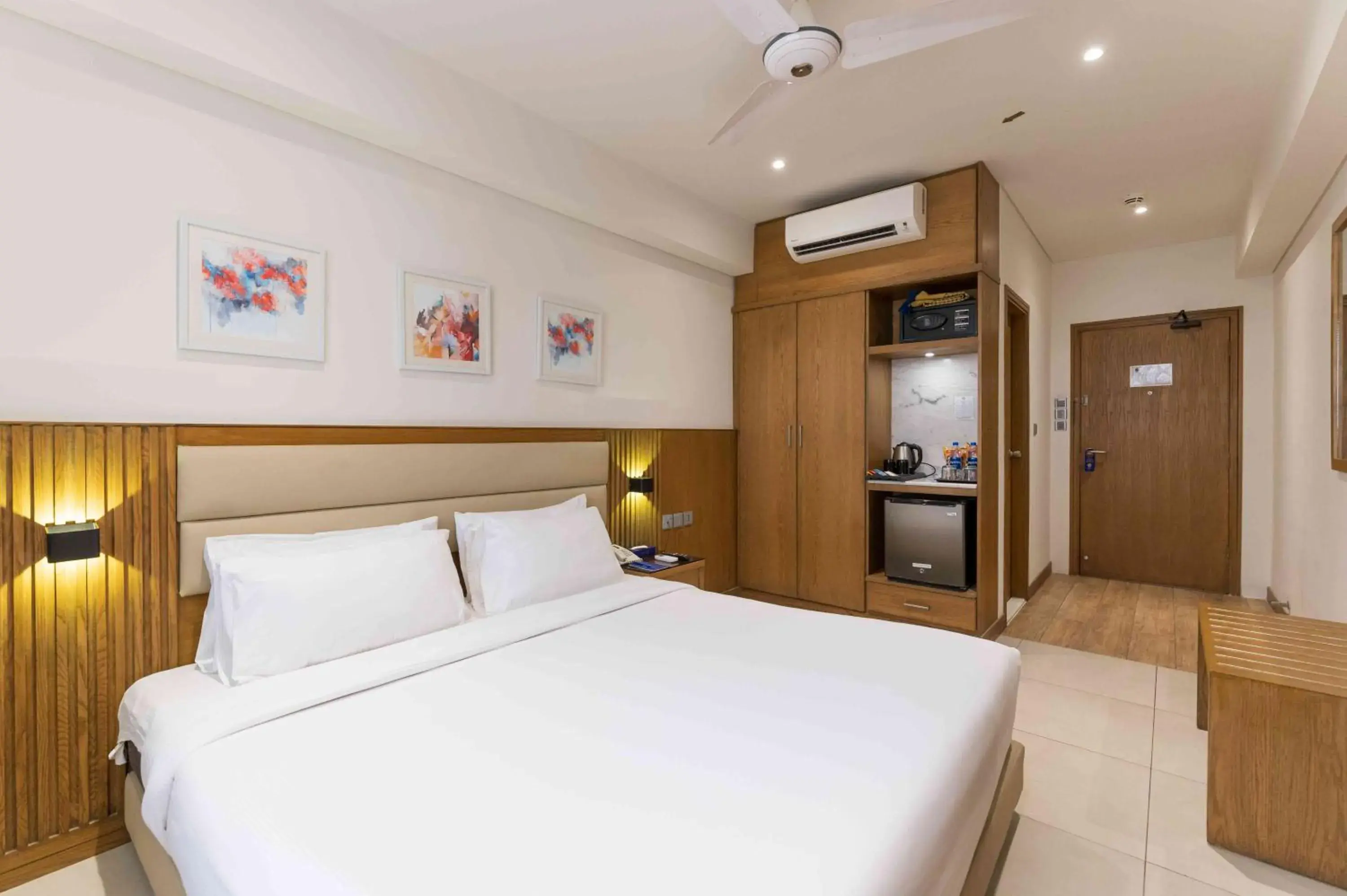 Executive Single Room in Hotel Excelsior Karachi Executive Single Room in Hotel Excelsior Karachi