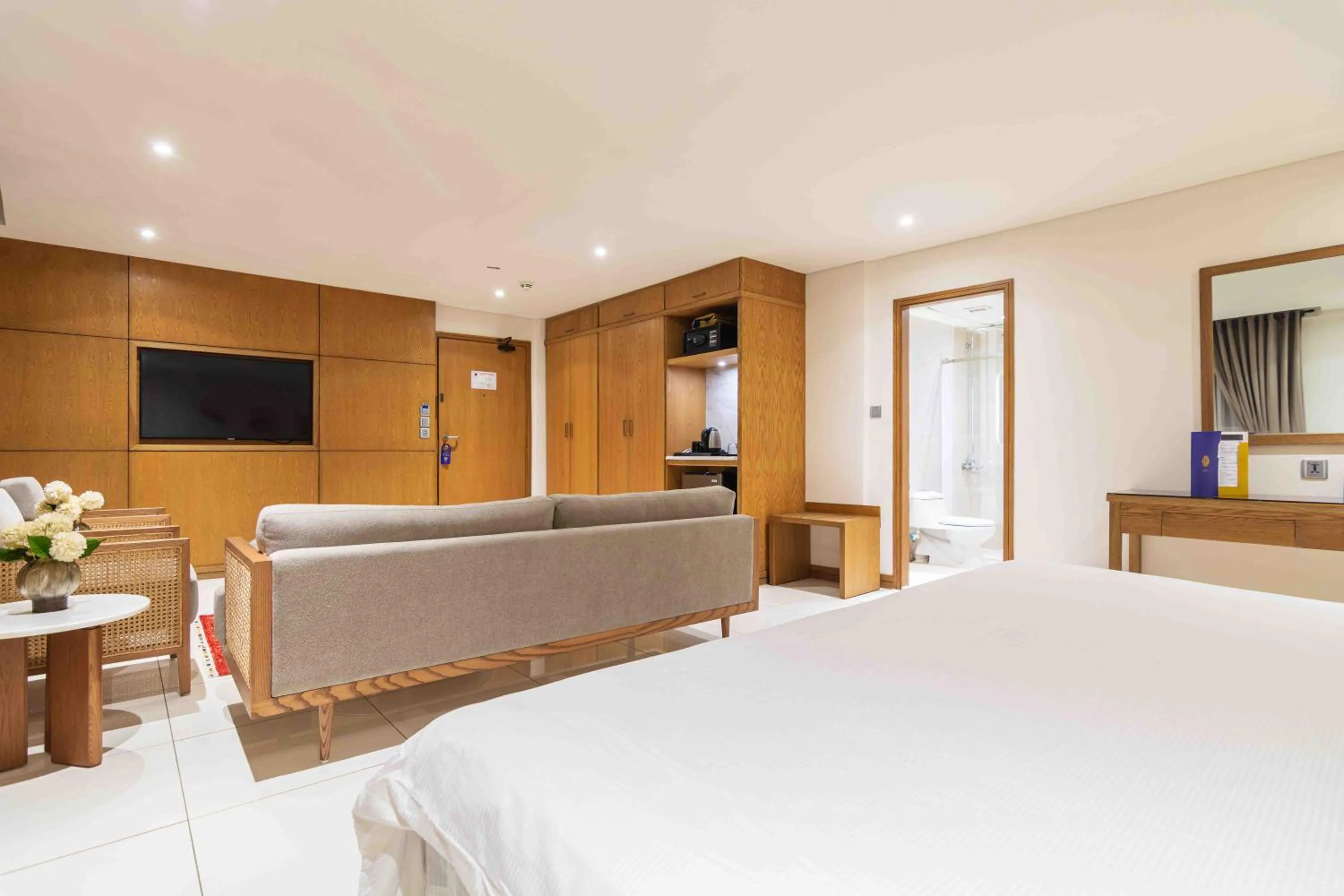 Bed in Hotel Excelsior Karachi