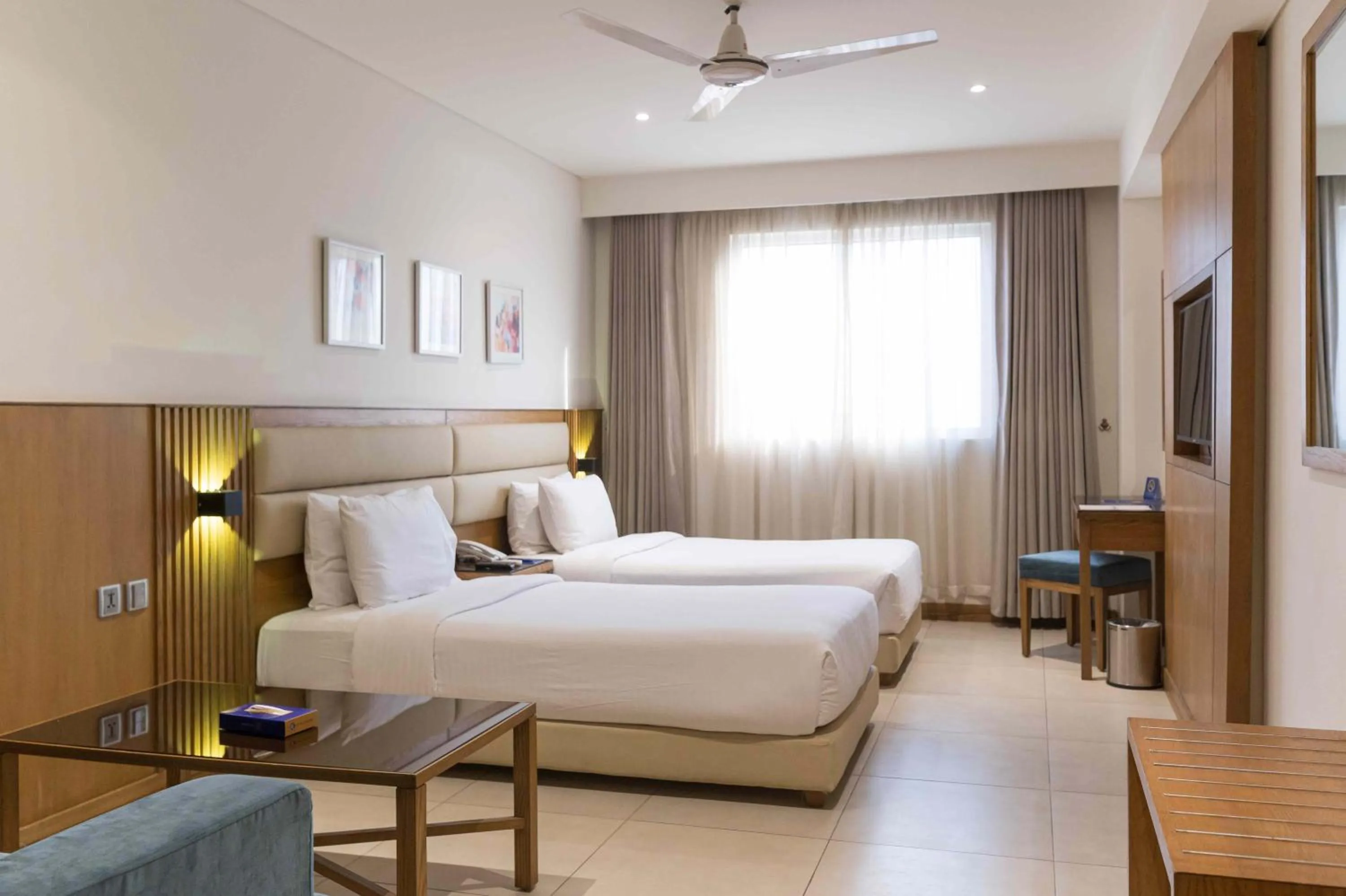 Bed in Hotel Excelsior Karachi