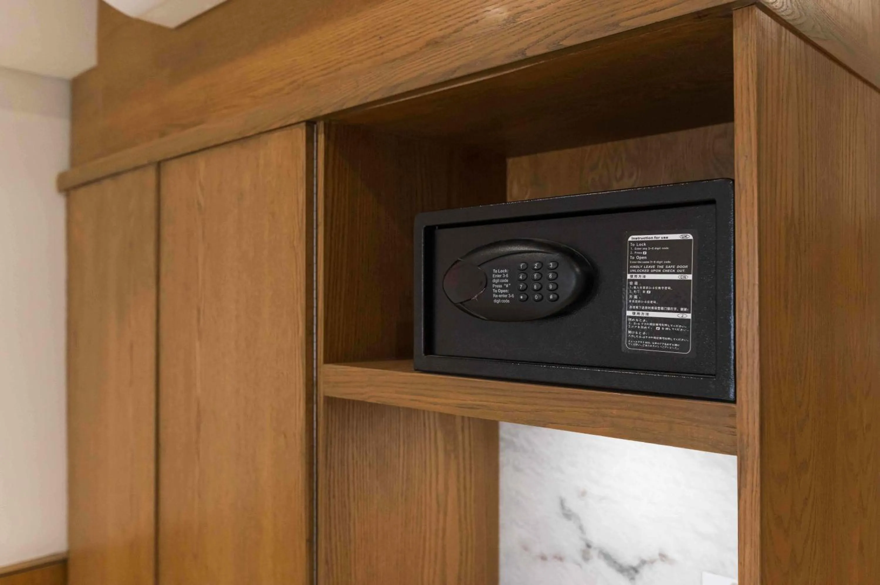 Deluxe Single Room in Hotel Excelsior Karachi