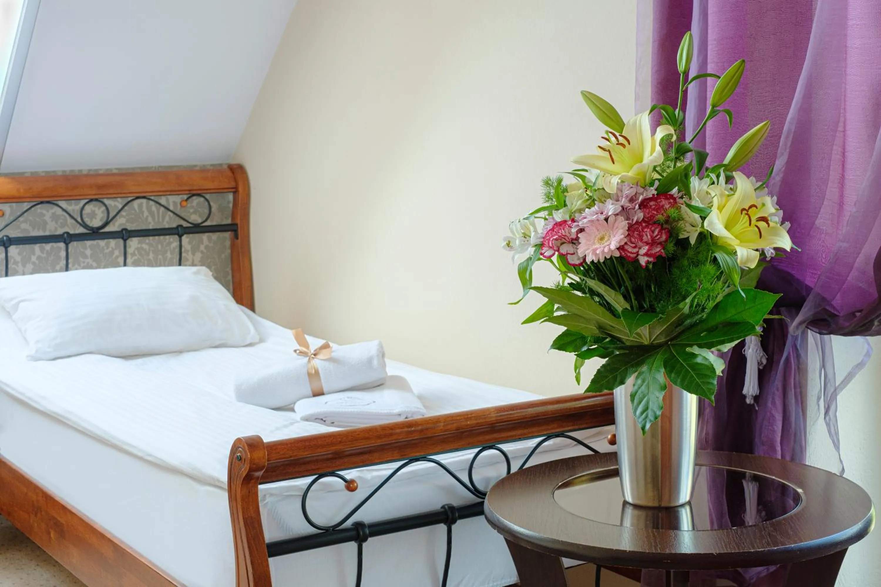 Bed in Stara Szkoła Boutique Hotel