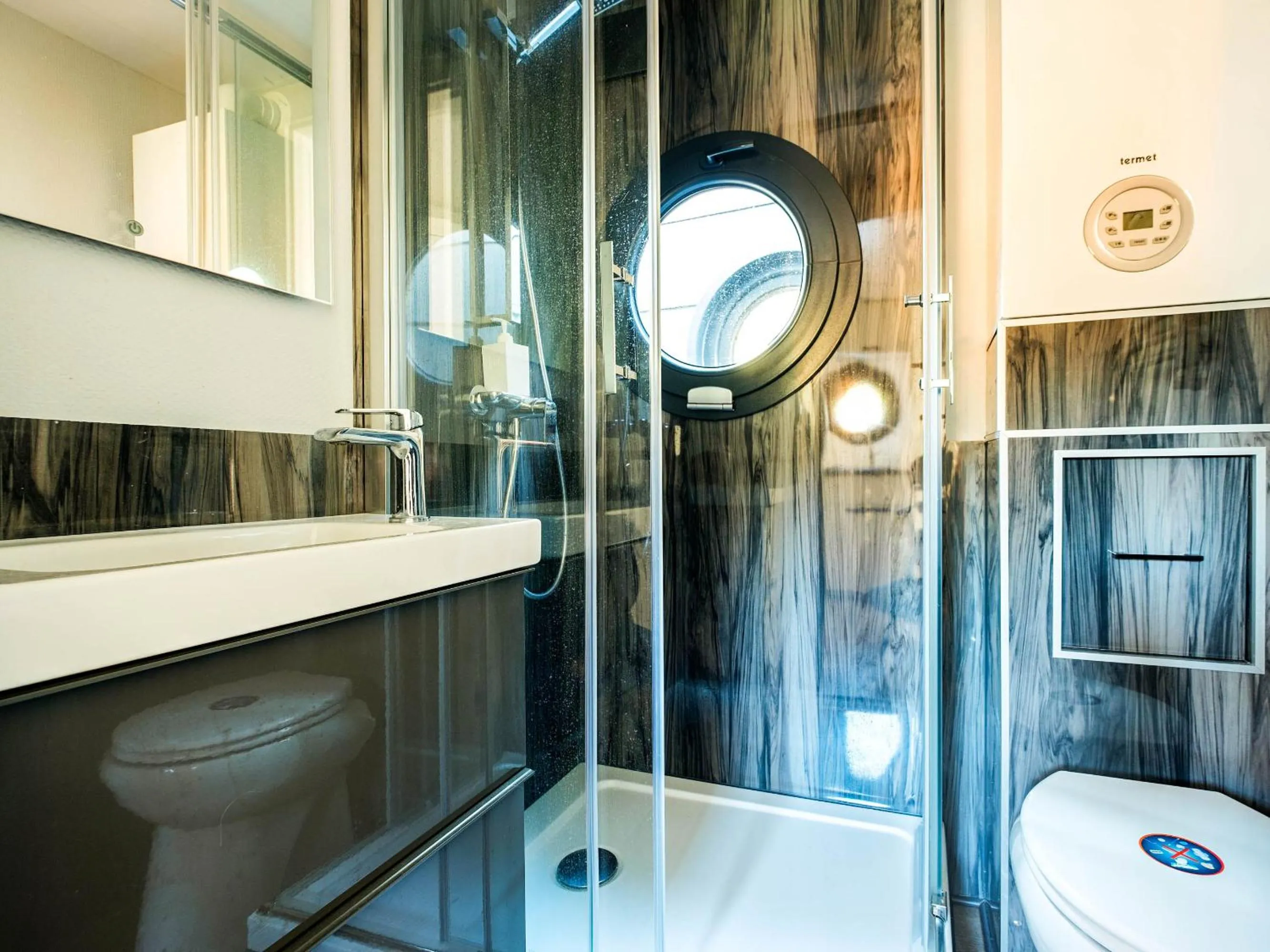 Shower in Stara Szkoła Boutique Hotel