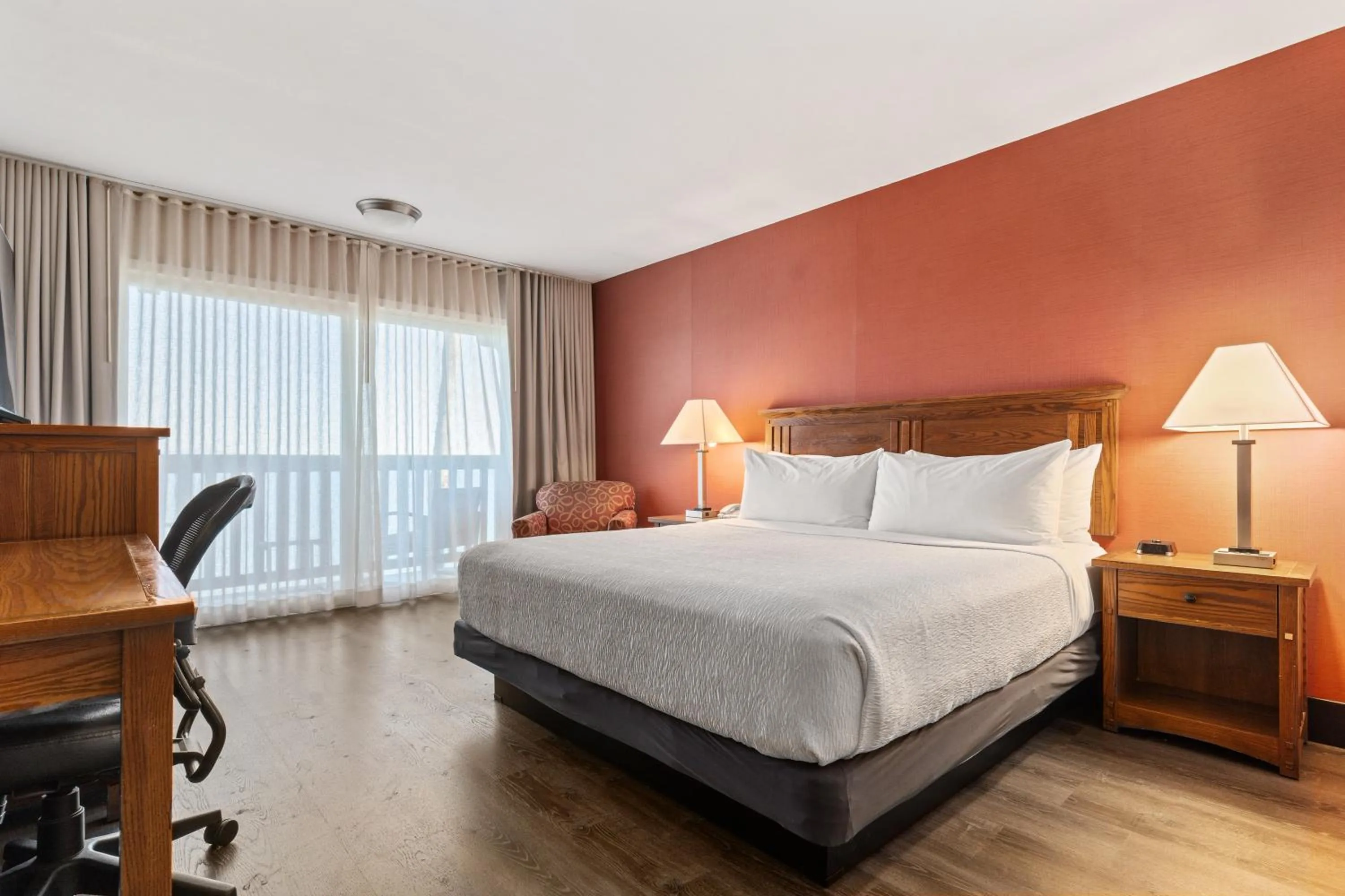 Bed in Vagabond Inn Executive SFO