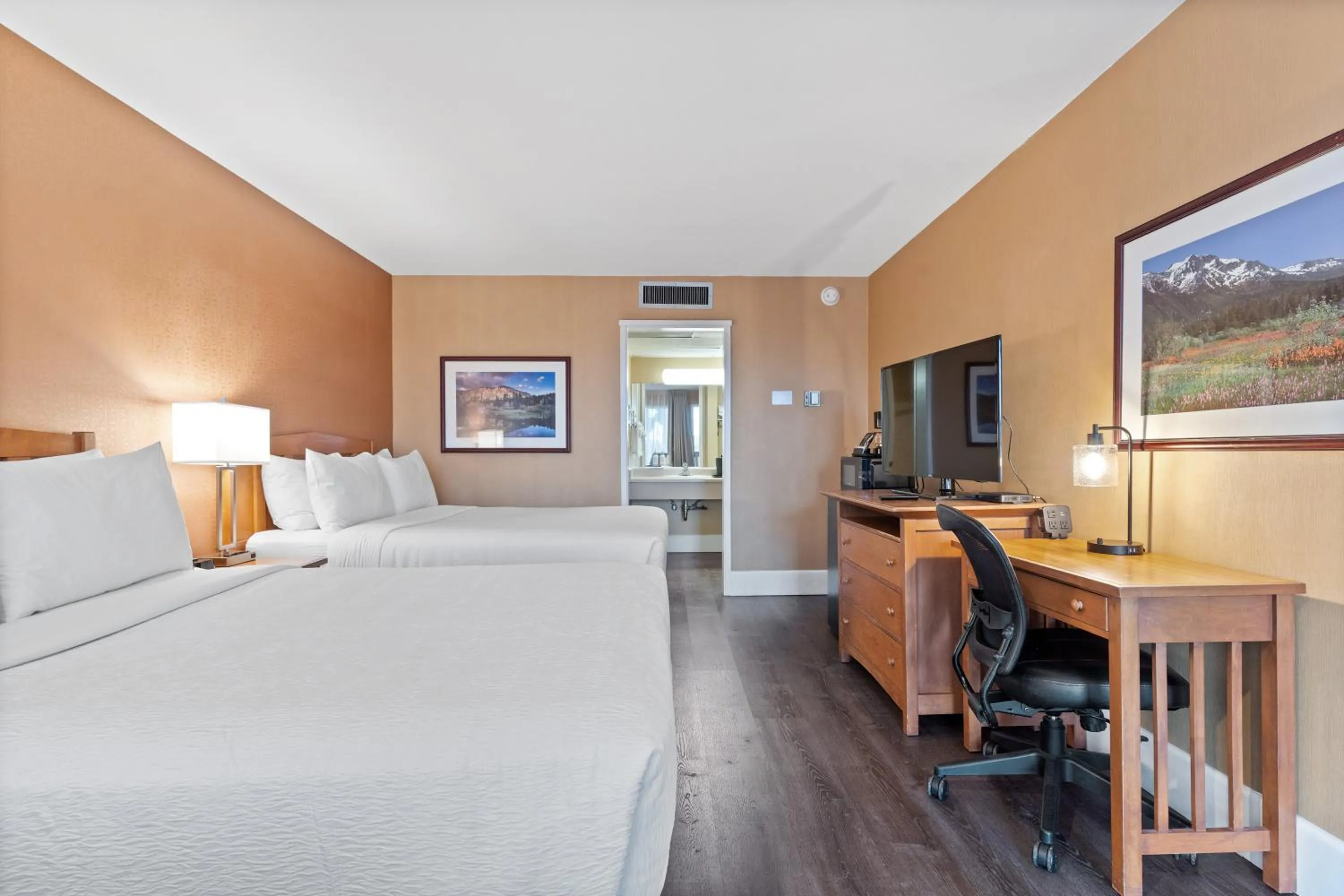 Bed in Vagabond Inn Executive SFO