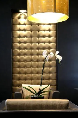 Decorative detail in L'Adresse