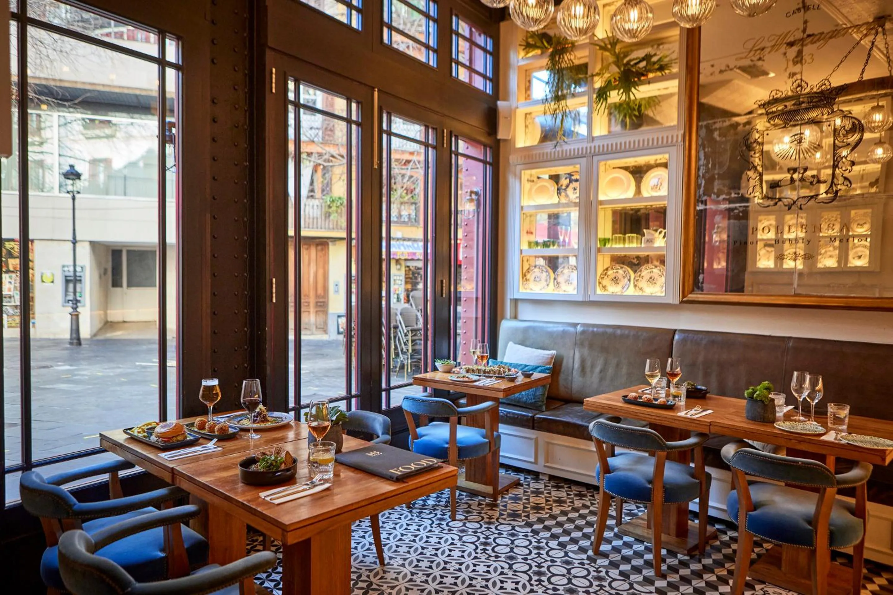 Restaurant/places to eat in Hotel Cort