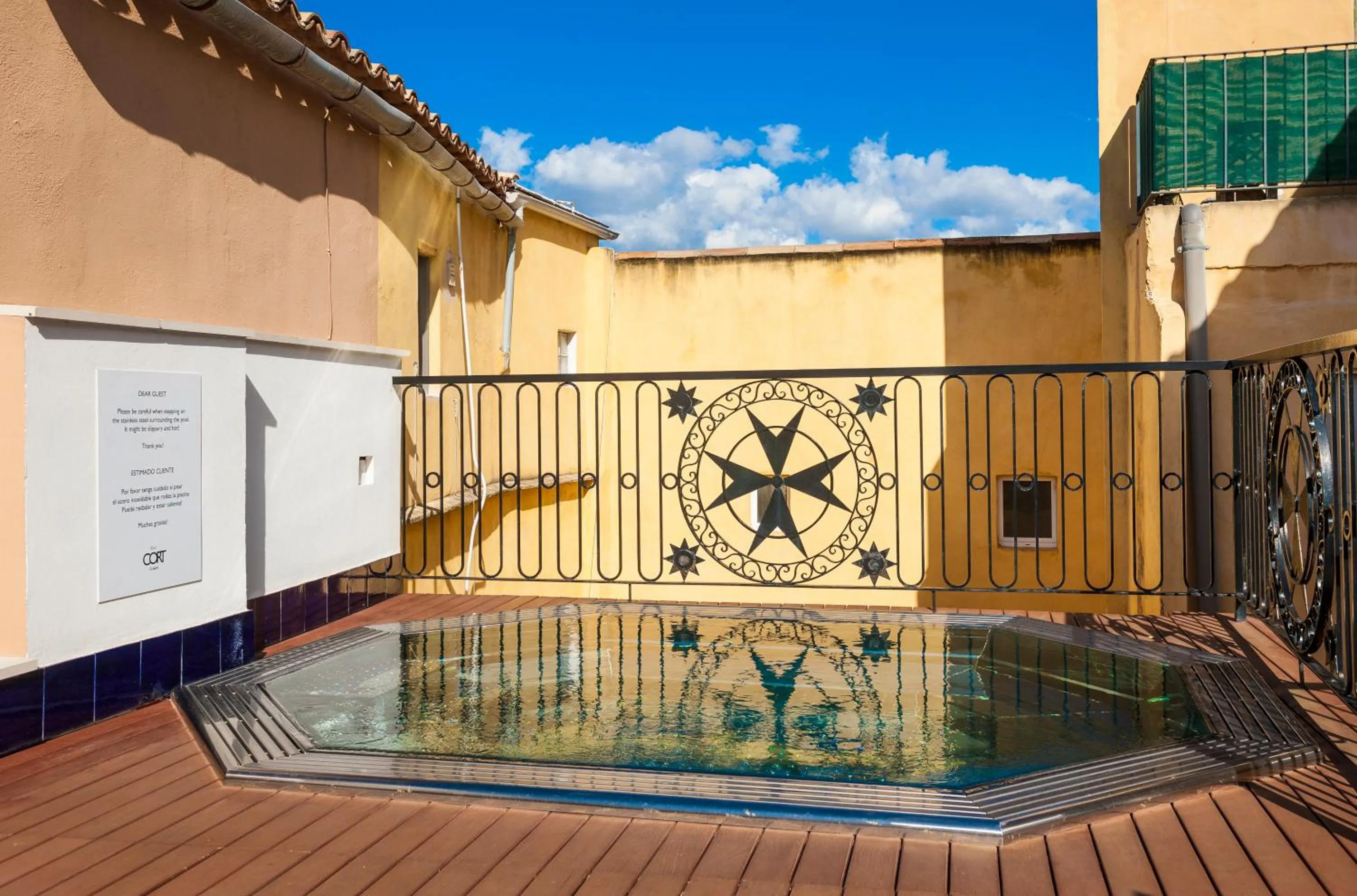Swimming pool in Hotel Cort