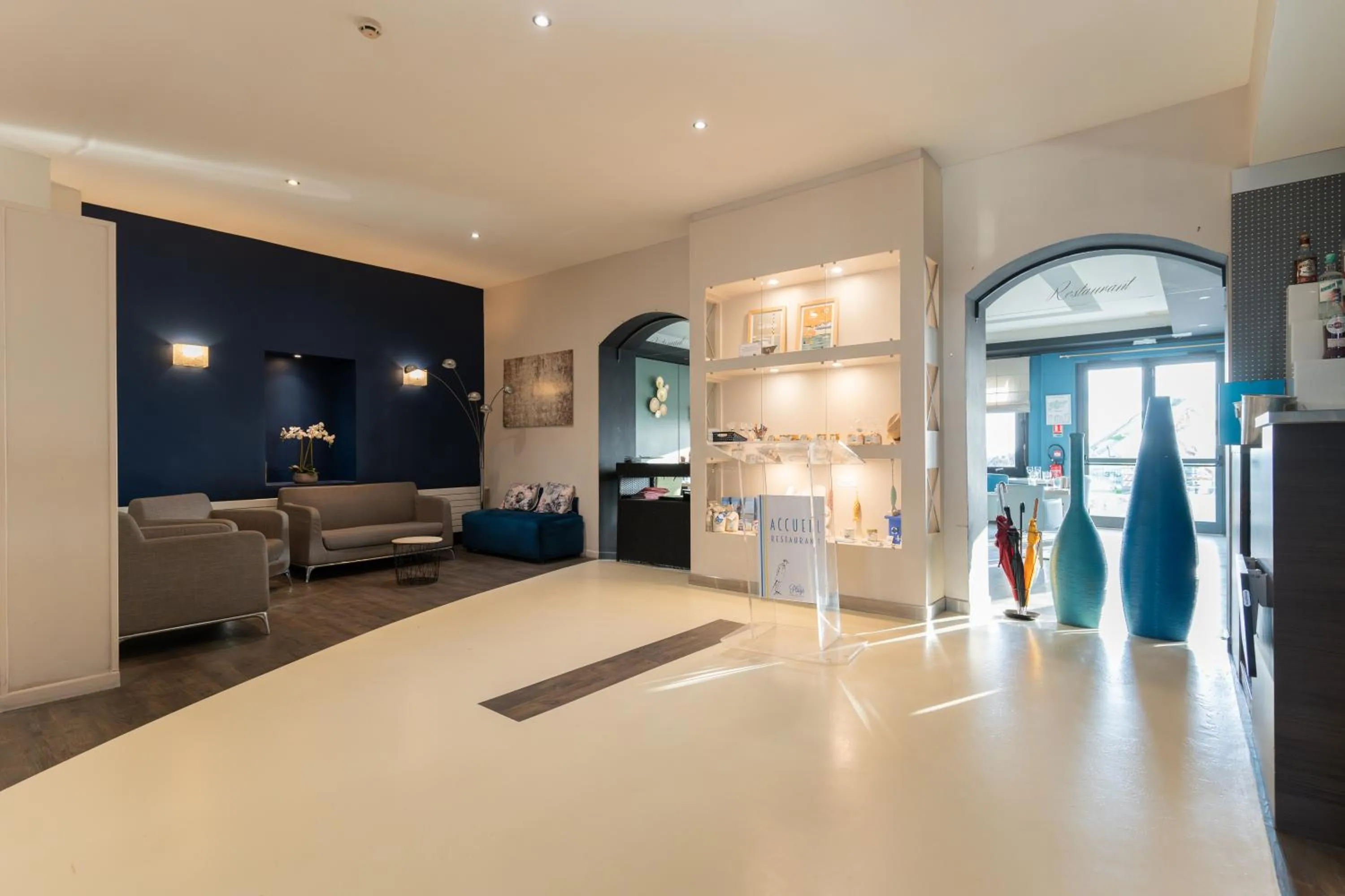 Lobby or reception in Best Western Hotel De La Plage Saint Marc sur Mer