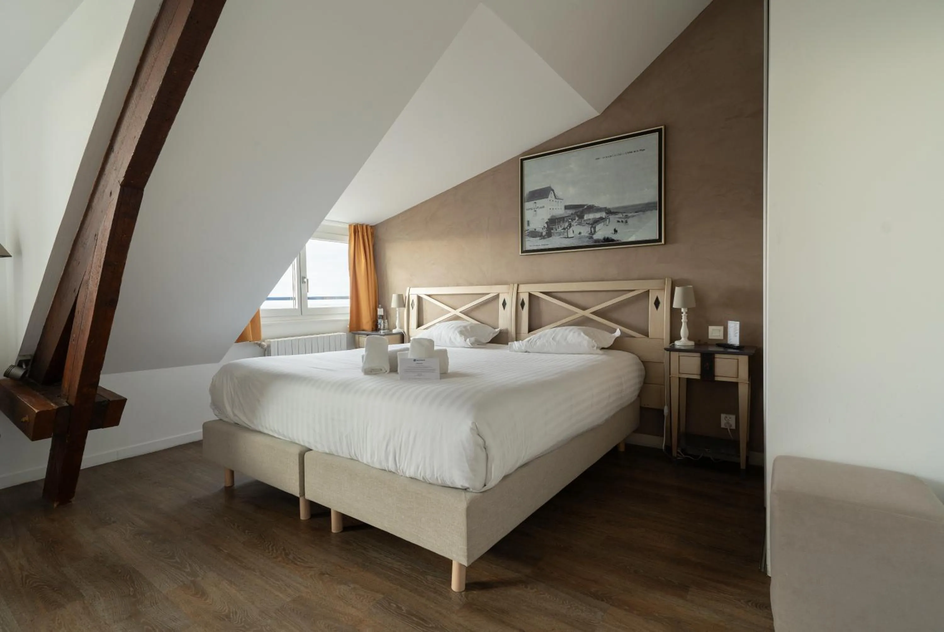 Bedroom, Bed in Best Western Hotel De La Plage Saint Marc sur Mer