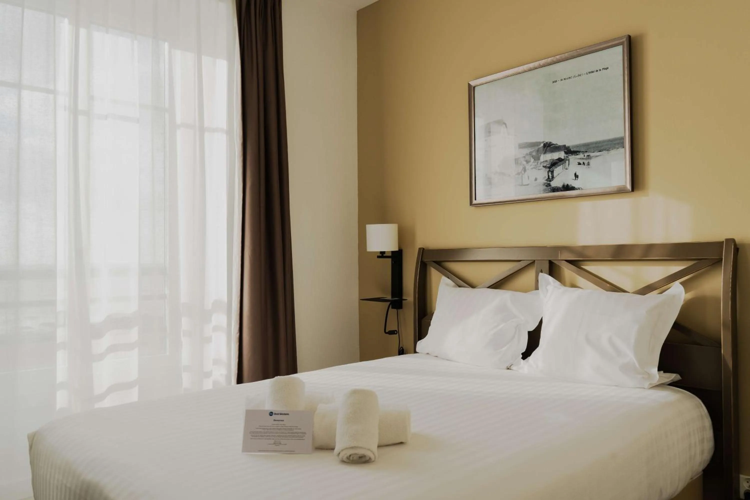 Bedroom, Bed in Best Western Hotel De La Plage Saint Marc sur Mer