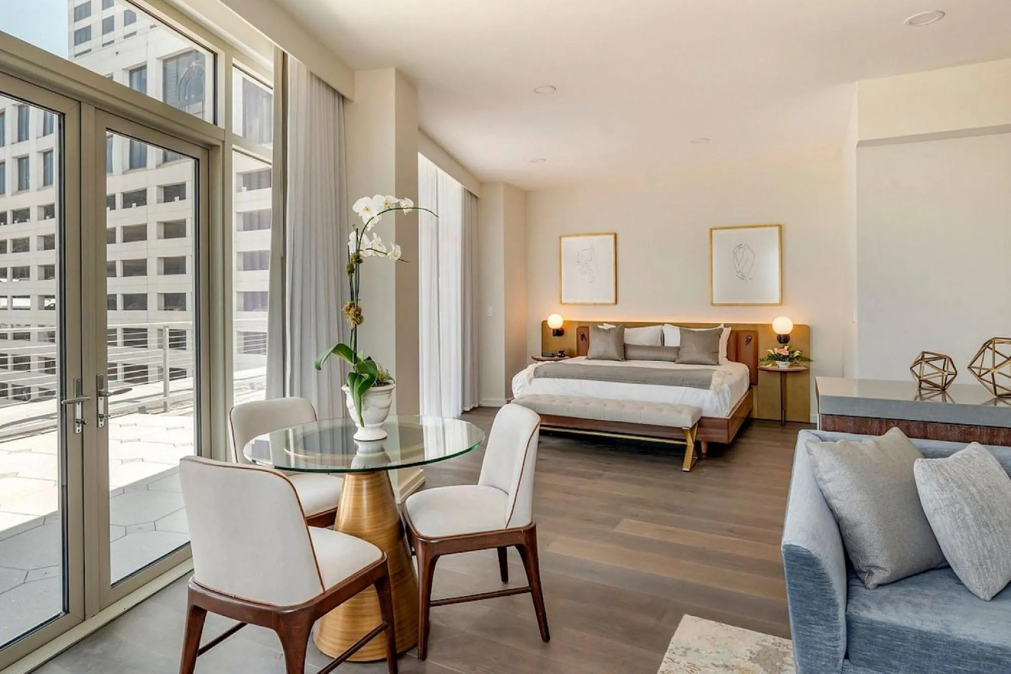 Balcony/Terrace, Bed in ONE11 Hotel