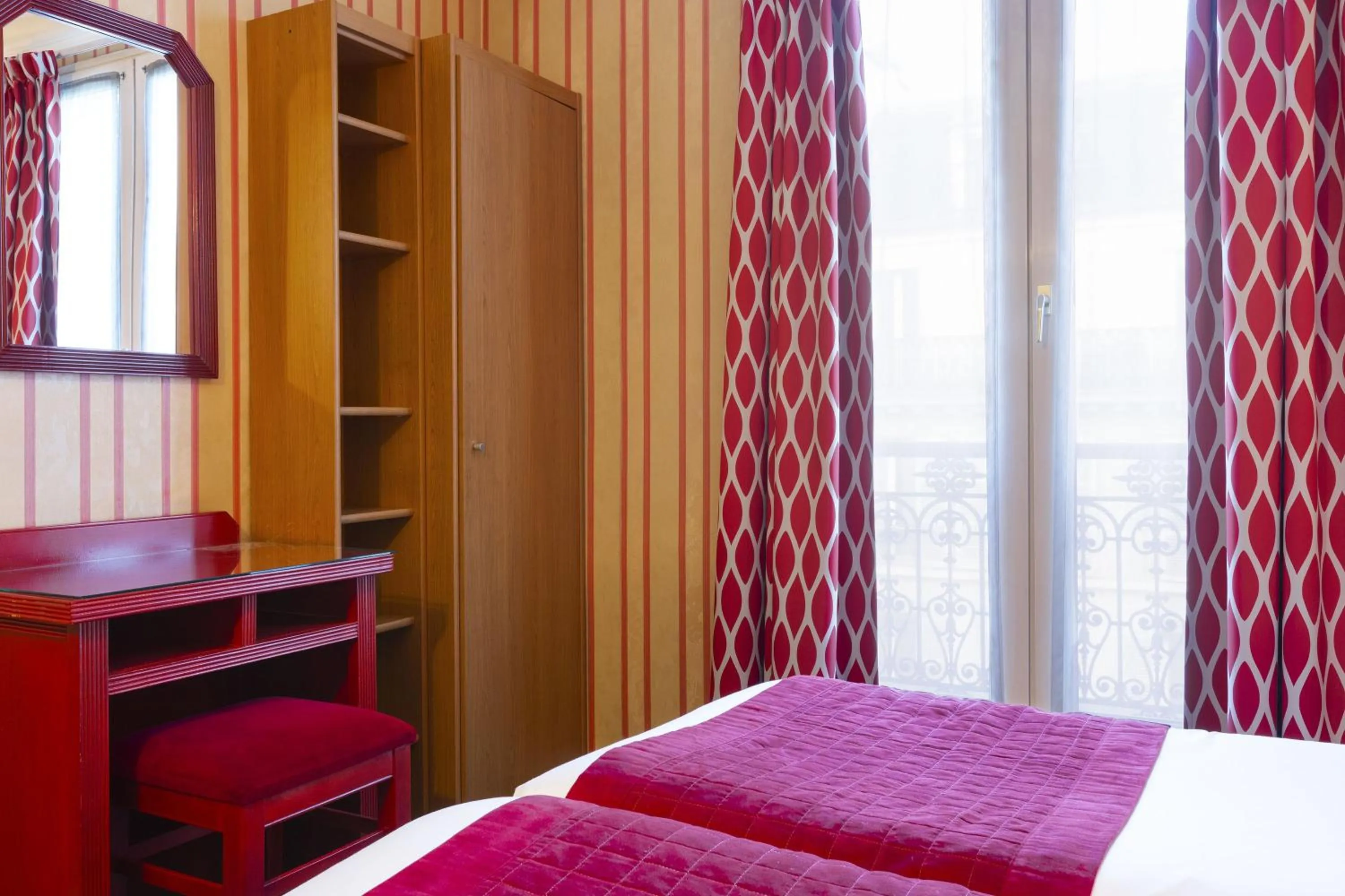 Bedroom, Bed in Maison Du Pré